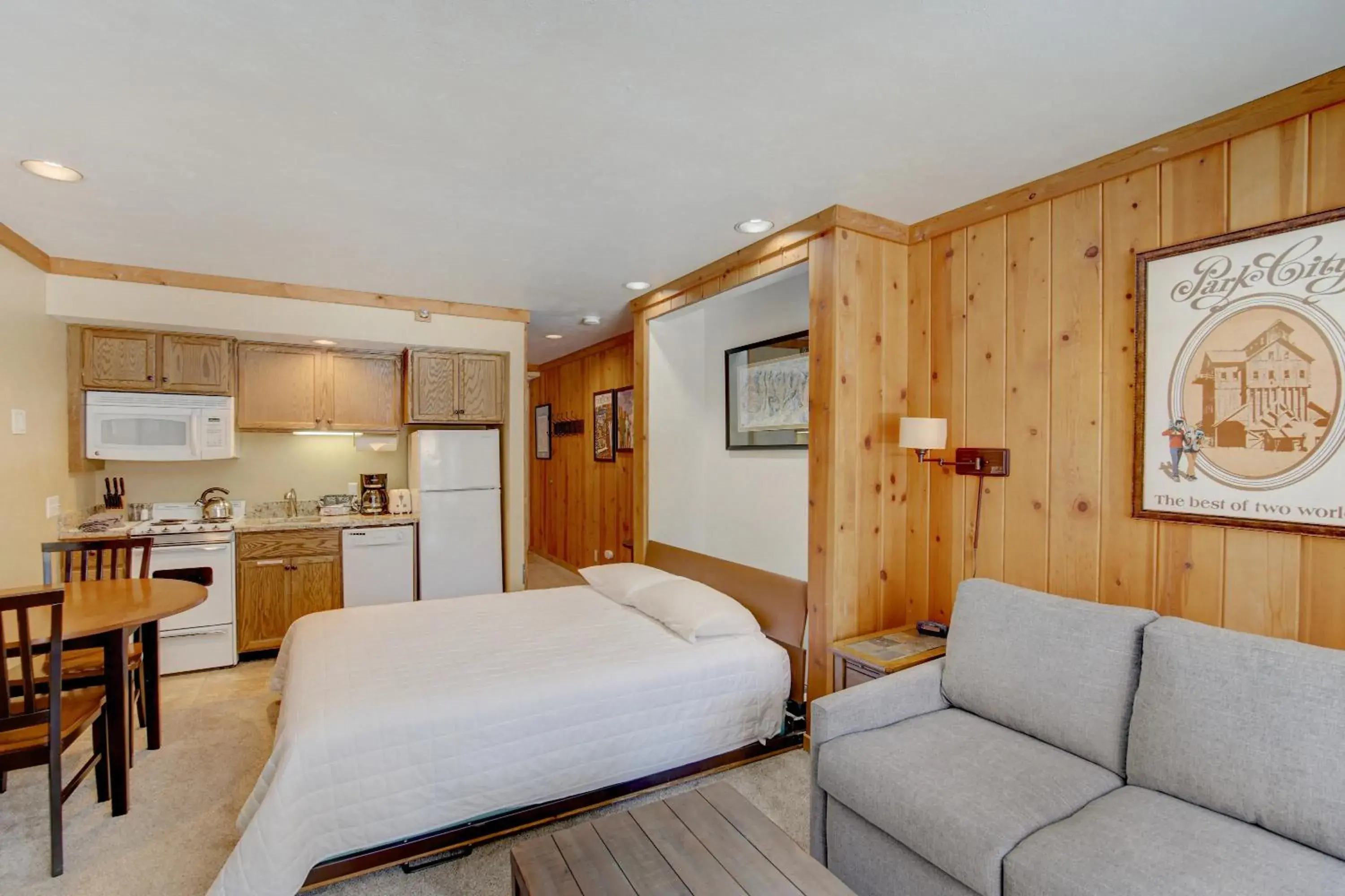 Kitchen or kitchenette, Bed in The Lodge at the Mountain Village