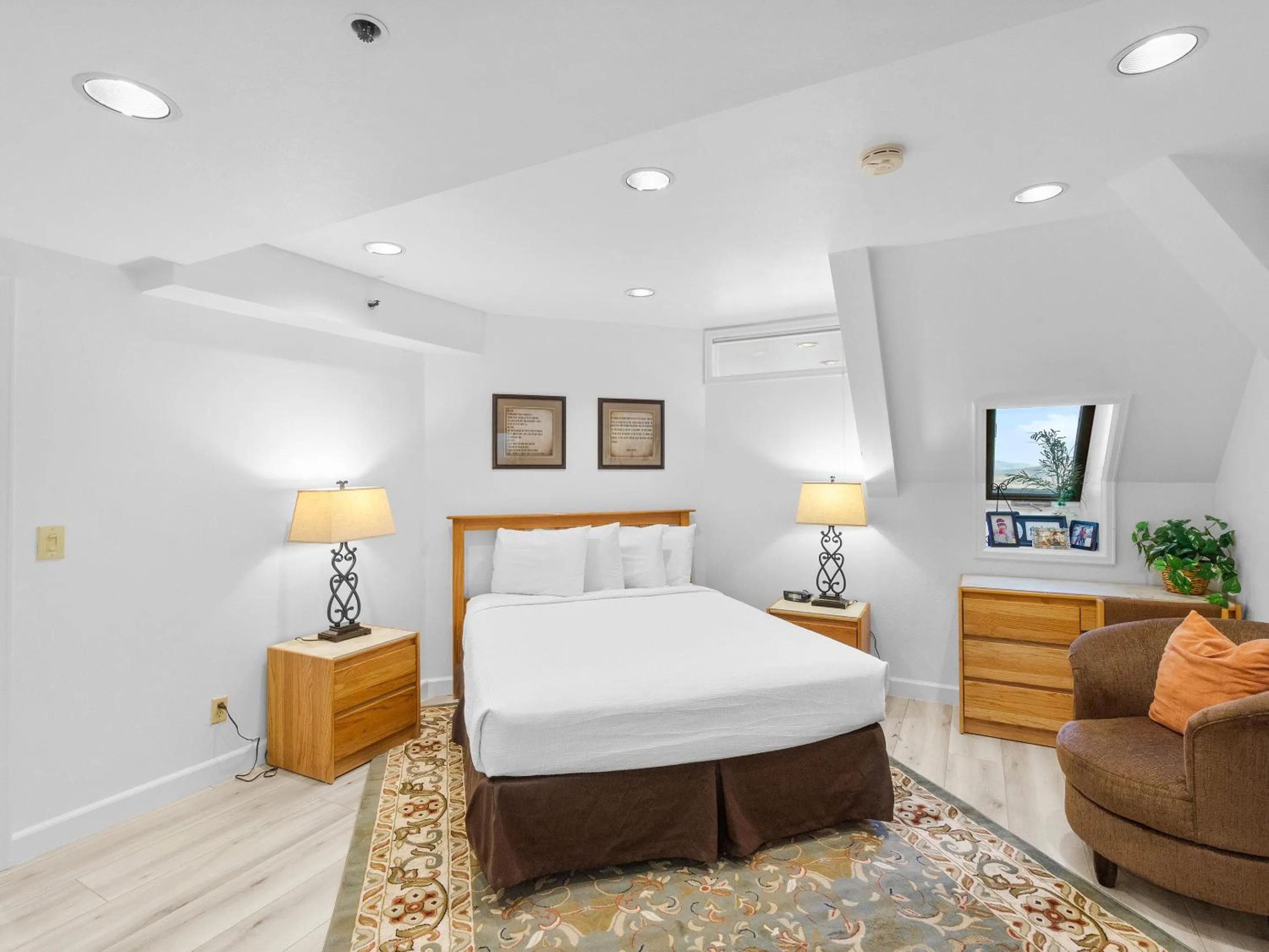 Bed in The Lodge at the Mountain Village by All Seasons Resort Lodging