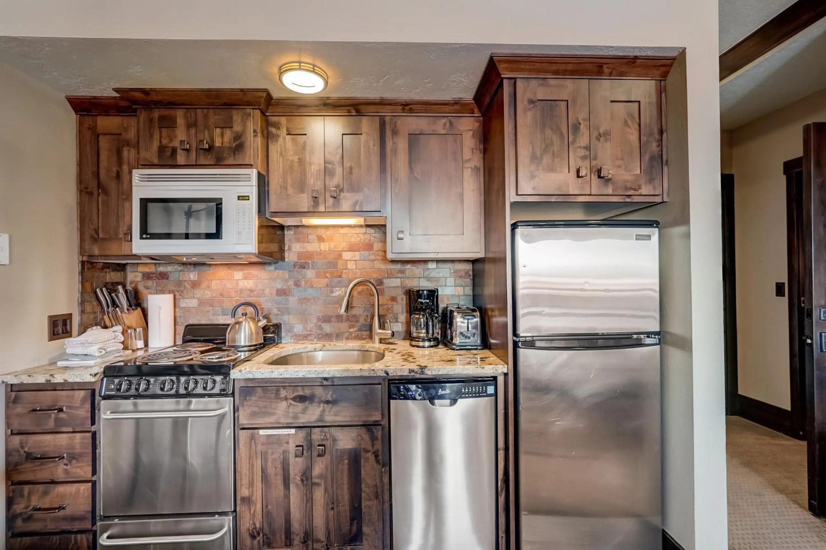 Kitchen or kitchenette in The Lodge at the Mountain Village by All Seasons Resort Lodging