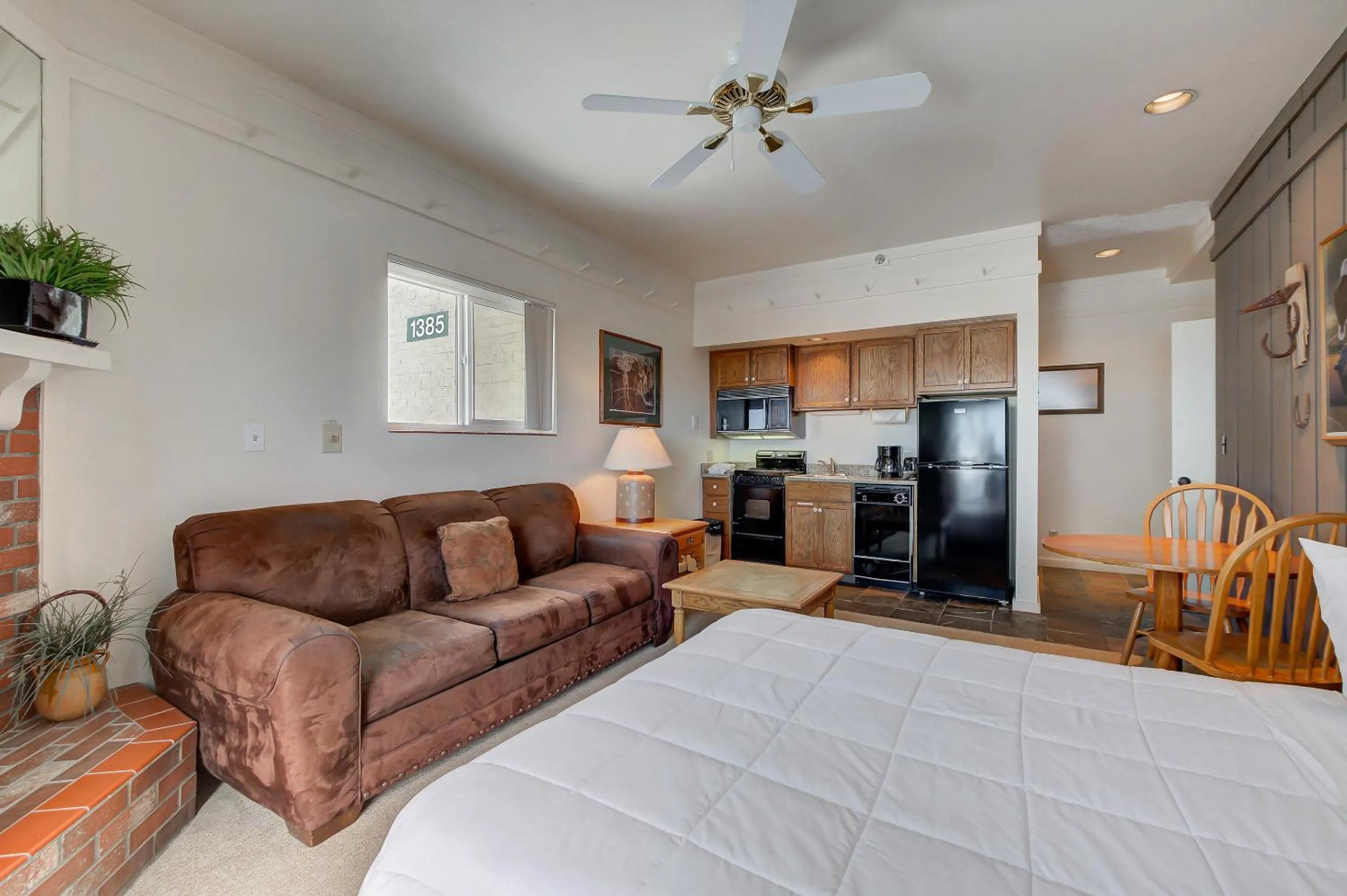 Communal lounge/ TV room, Bed in The Lodge at the Mountain Village by All Seasons Resort Lodging