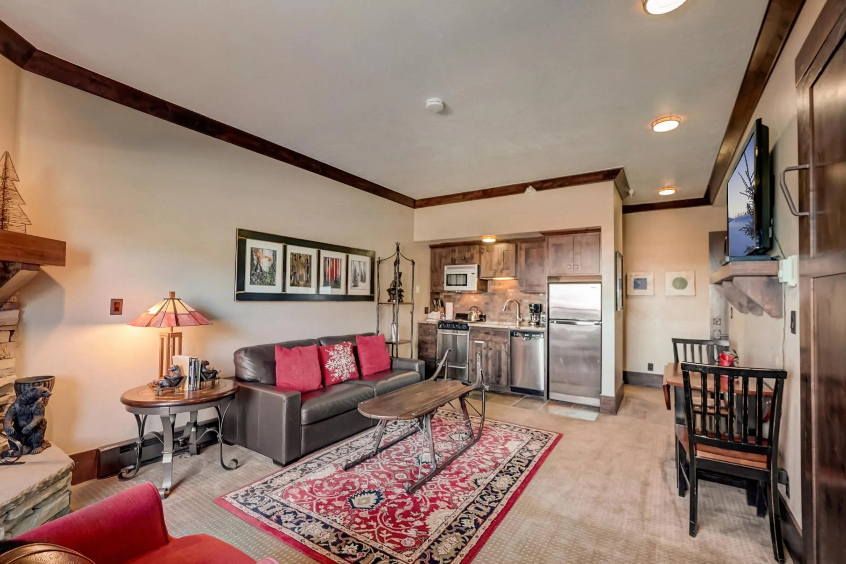 Kitchen or kitchenette in The Lodge at the Mountain Village by All Seasons Resort Lodging