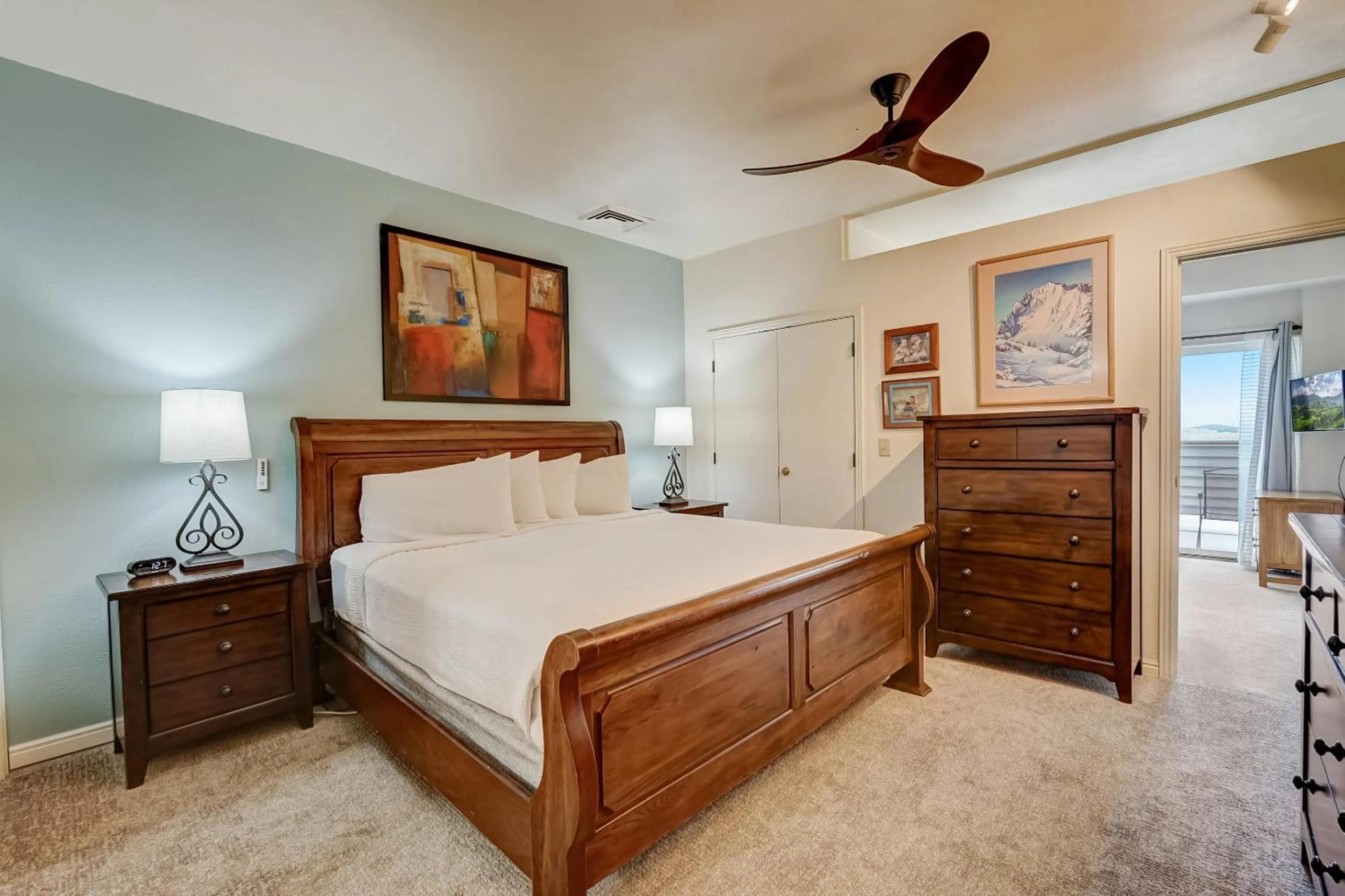 Bedroom, Bed in The Lodge at the Mountain Village by All Seasons Resort Lodging