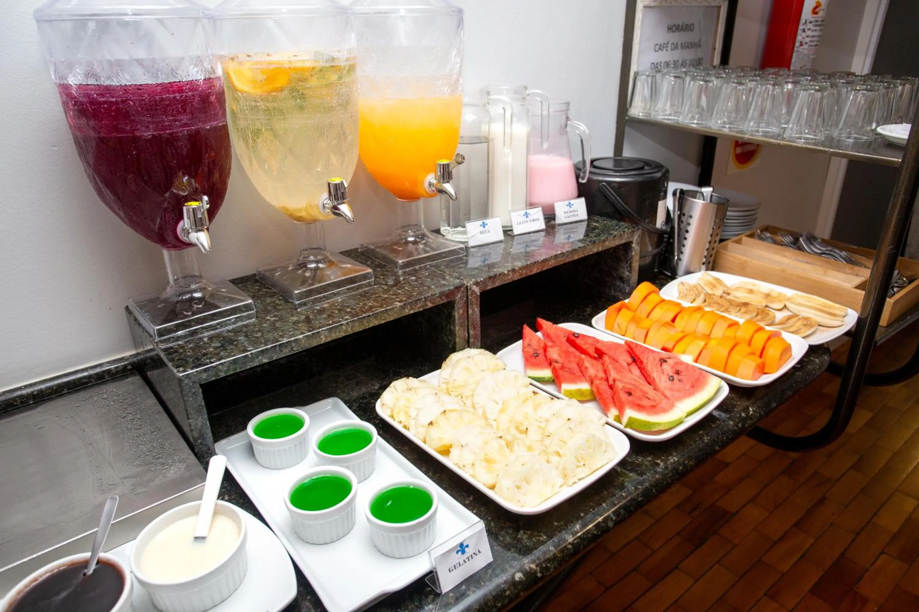 Food and drinks in Oscar Hotel