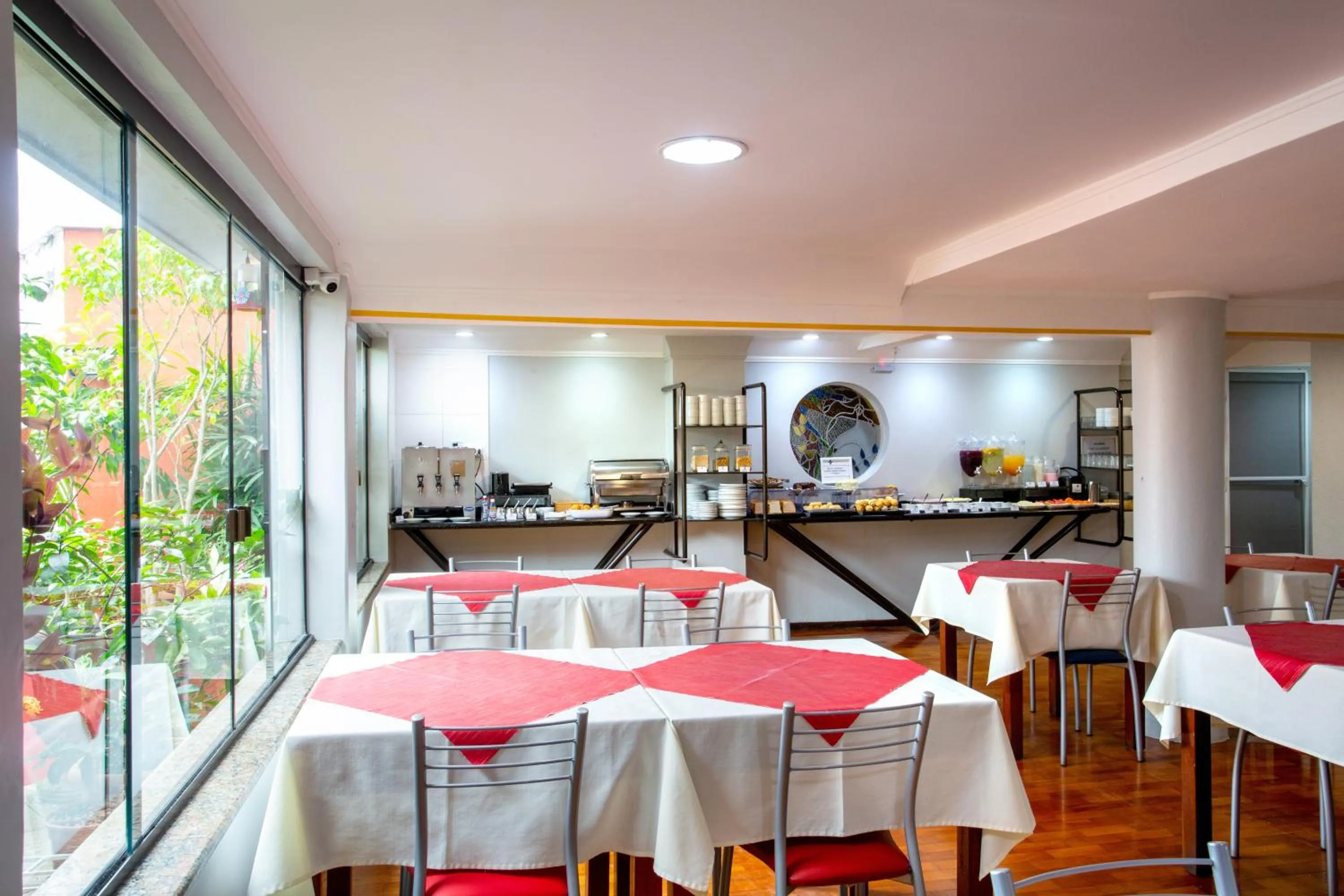 Food and drinks in Oscar Hotel