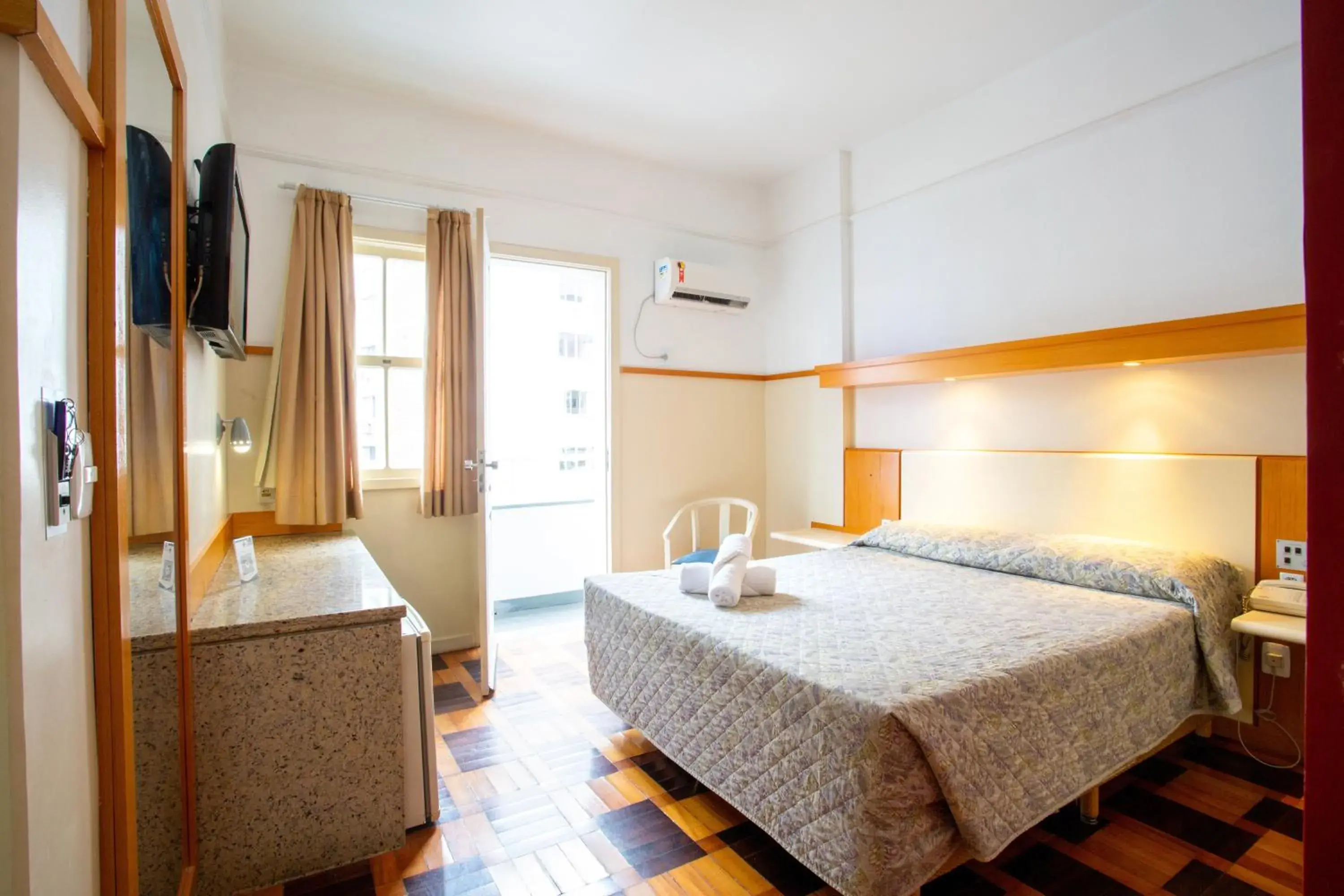 TV and multimedia, Bed in Oscar Hotel TV and multimedia, Bed in Oscar Hotel