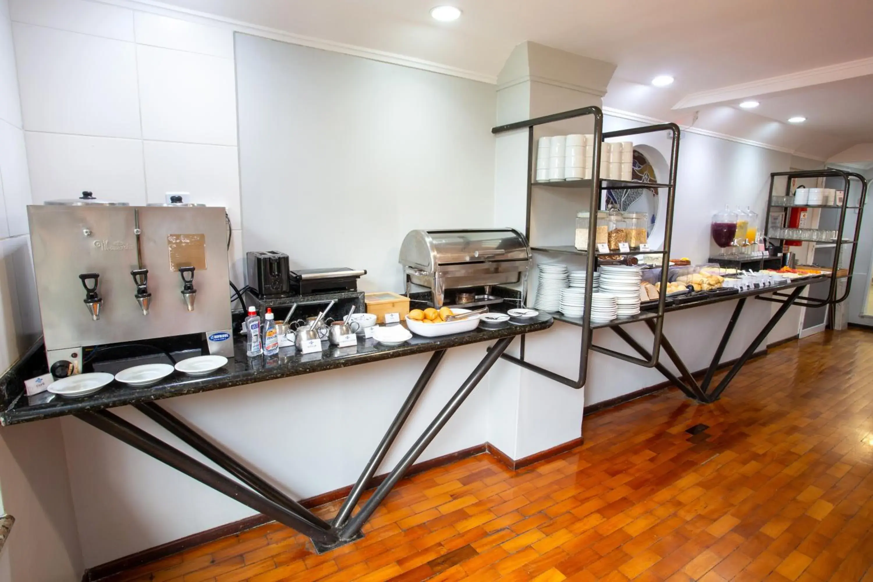 Food and drinks in Oscar Hotel Food and drinks in Oscar Hotel