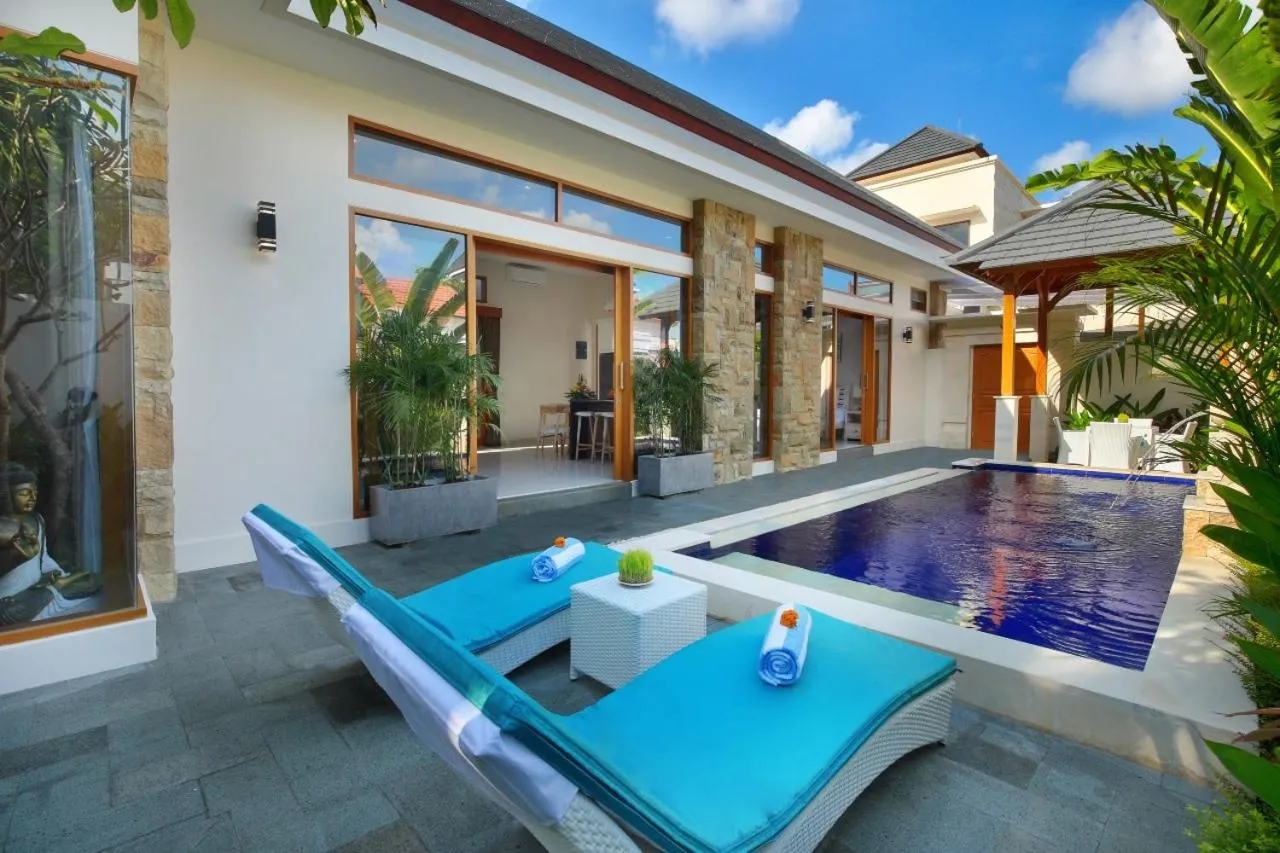 Swimming pool in Holl Villa by Wildflower Group