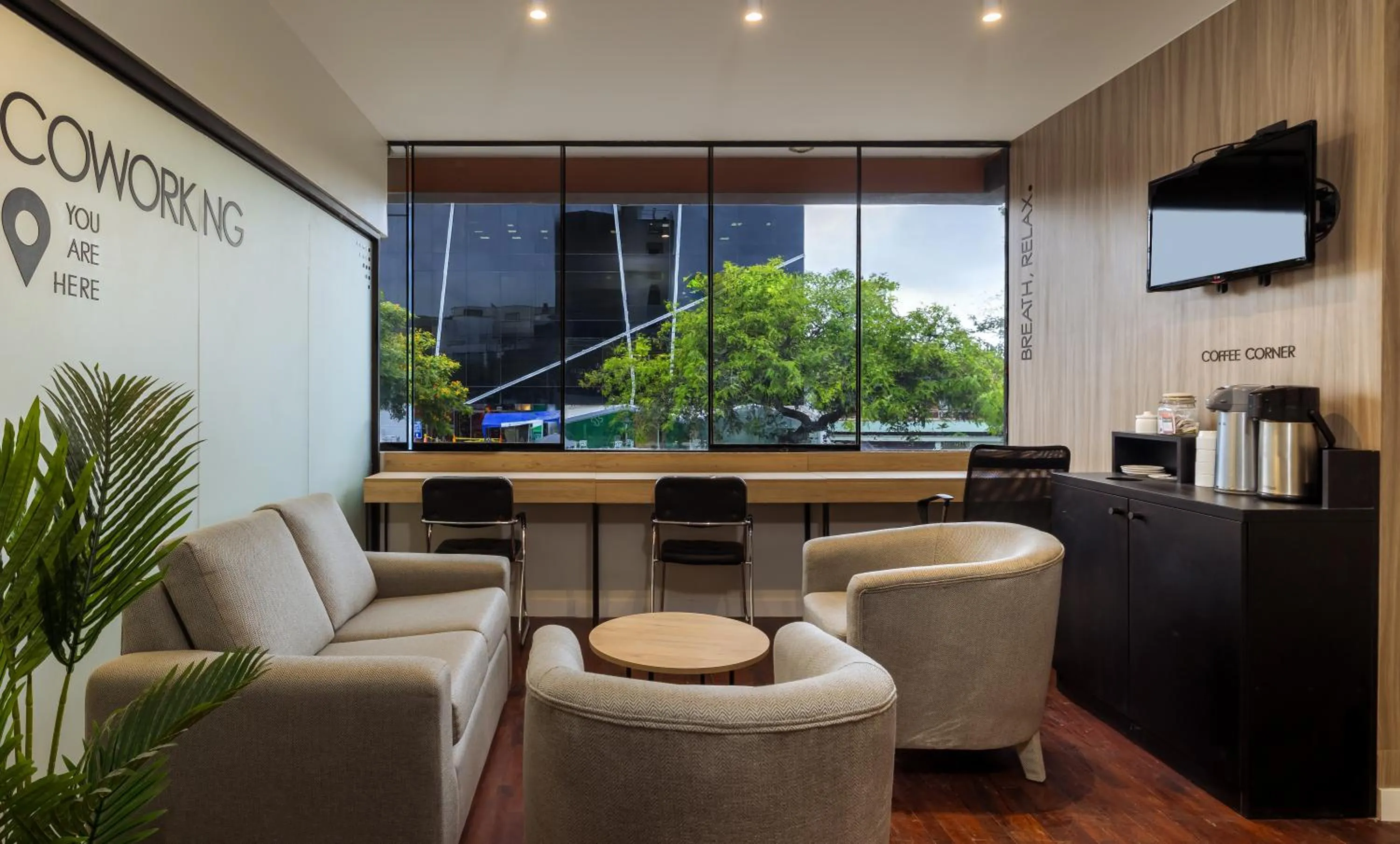 Coffee/tea facilities in Miraflores Suites Centro