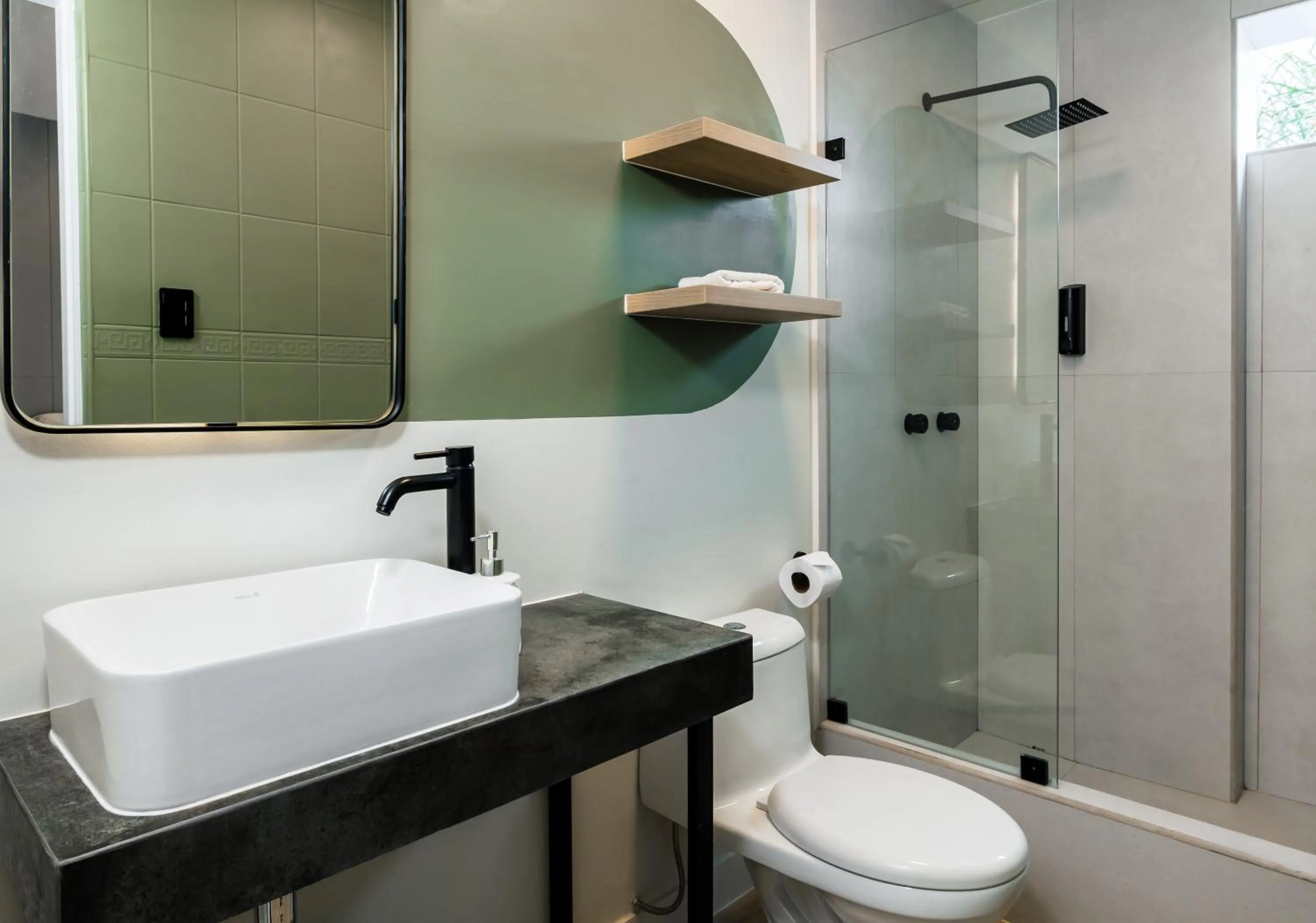 Shower in Miraflores Suites Centro