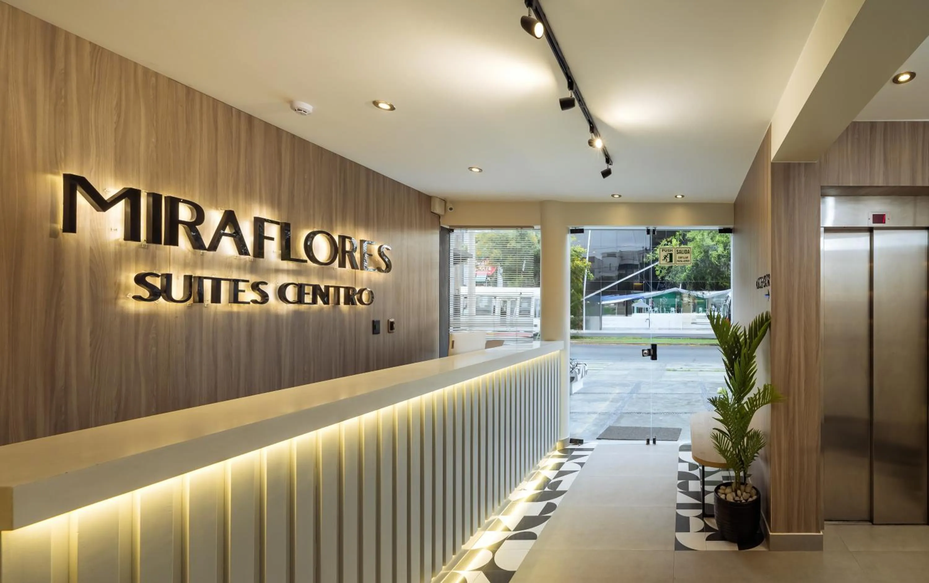 Lobby or reception in Miraflores Suites Centro