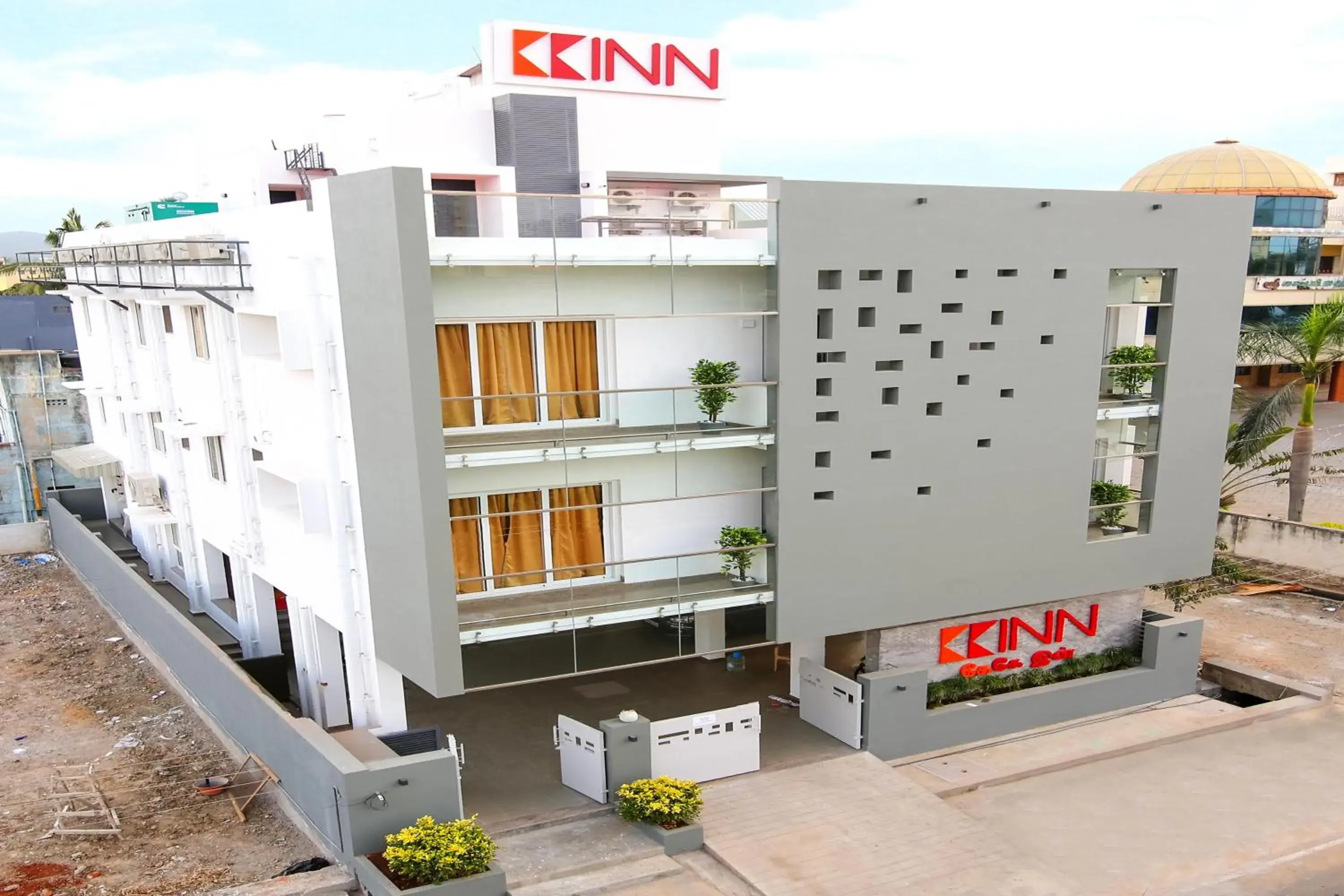 Facade/entrance in KK Inn Facade/entrance in KK Inn