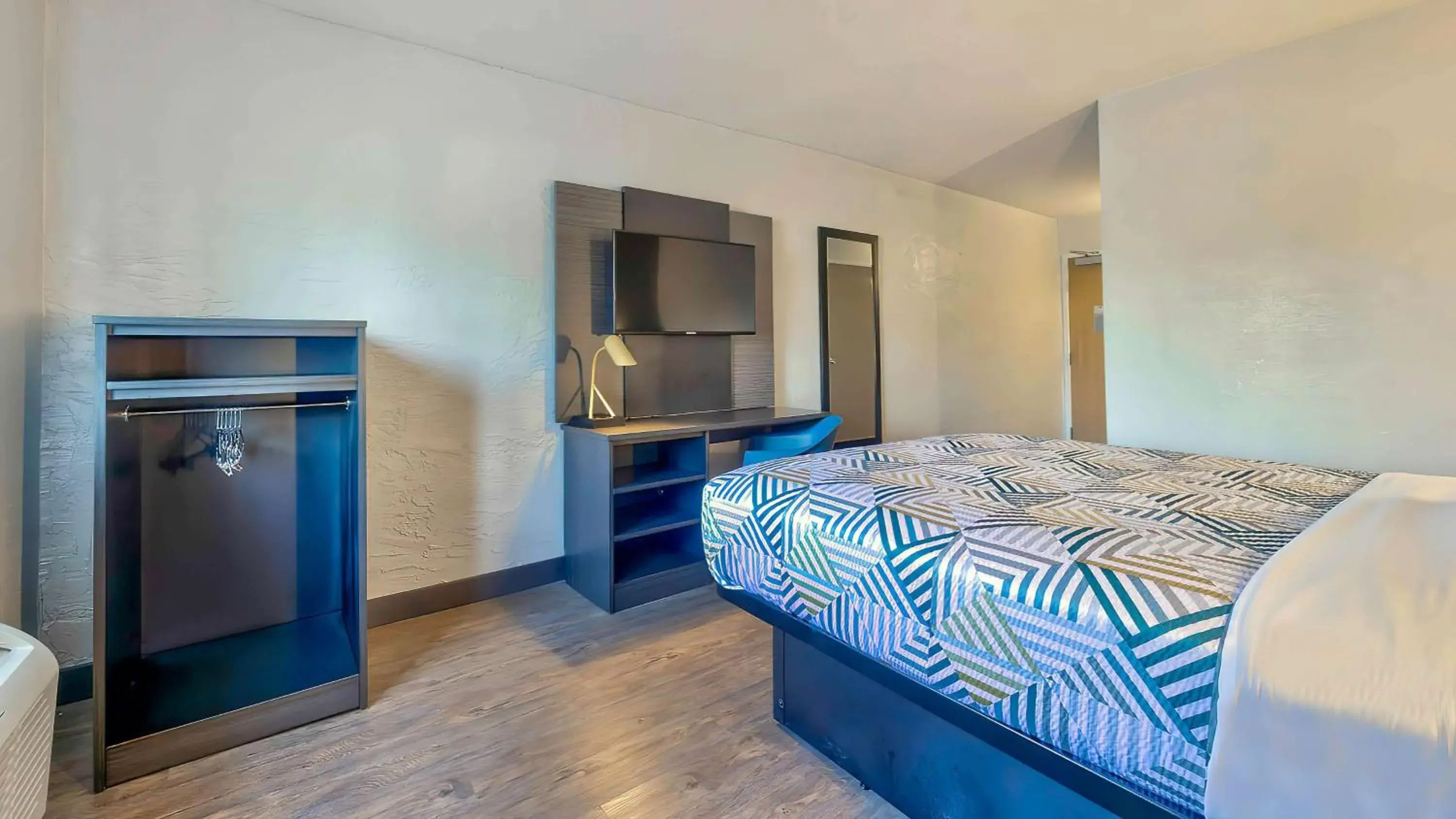 Bedroom, Bed in Motel 6-Milwaukee, WI - Glendale Bedroom, Bed in Motel 6-Milwaukee, WI - Glendale