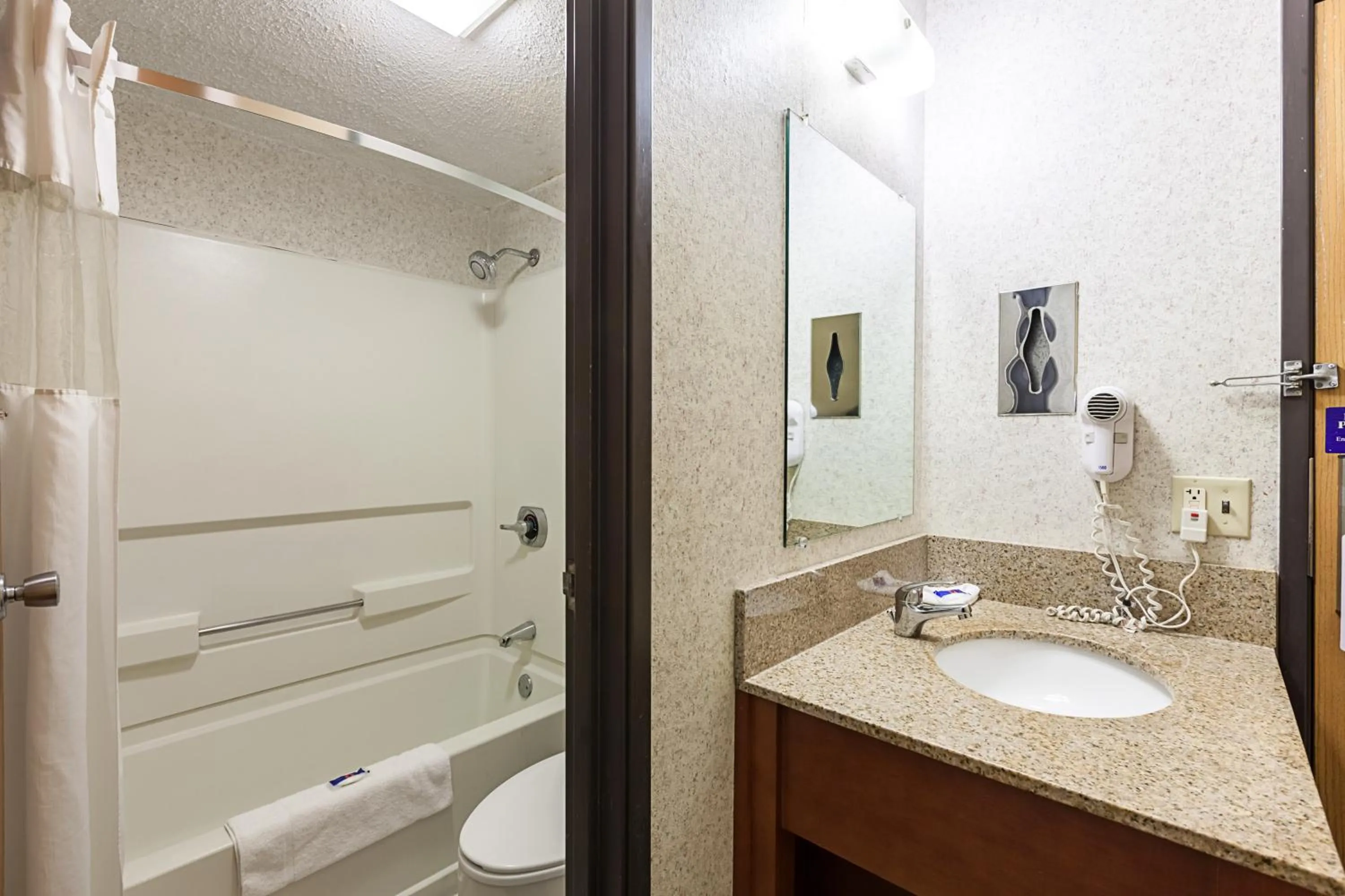 Bathroom in Motel 6-Milwaukee, WI - Glendale
