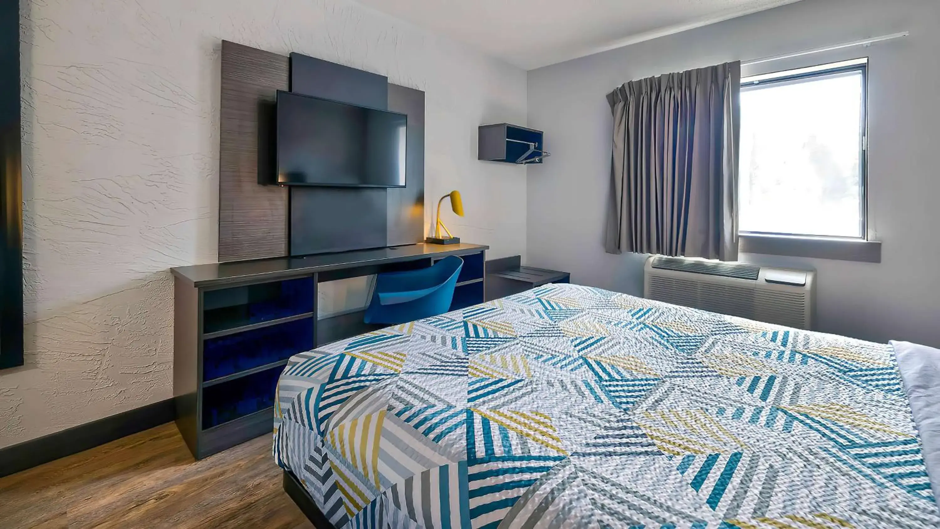 Double Room - Non-Smoking in Motel 6-Milwaukee, WI - Glendale Double Room - Non-Smoking in Motel 6-Milwaukee, WI - Glendale