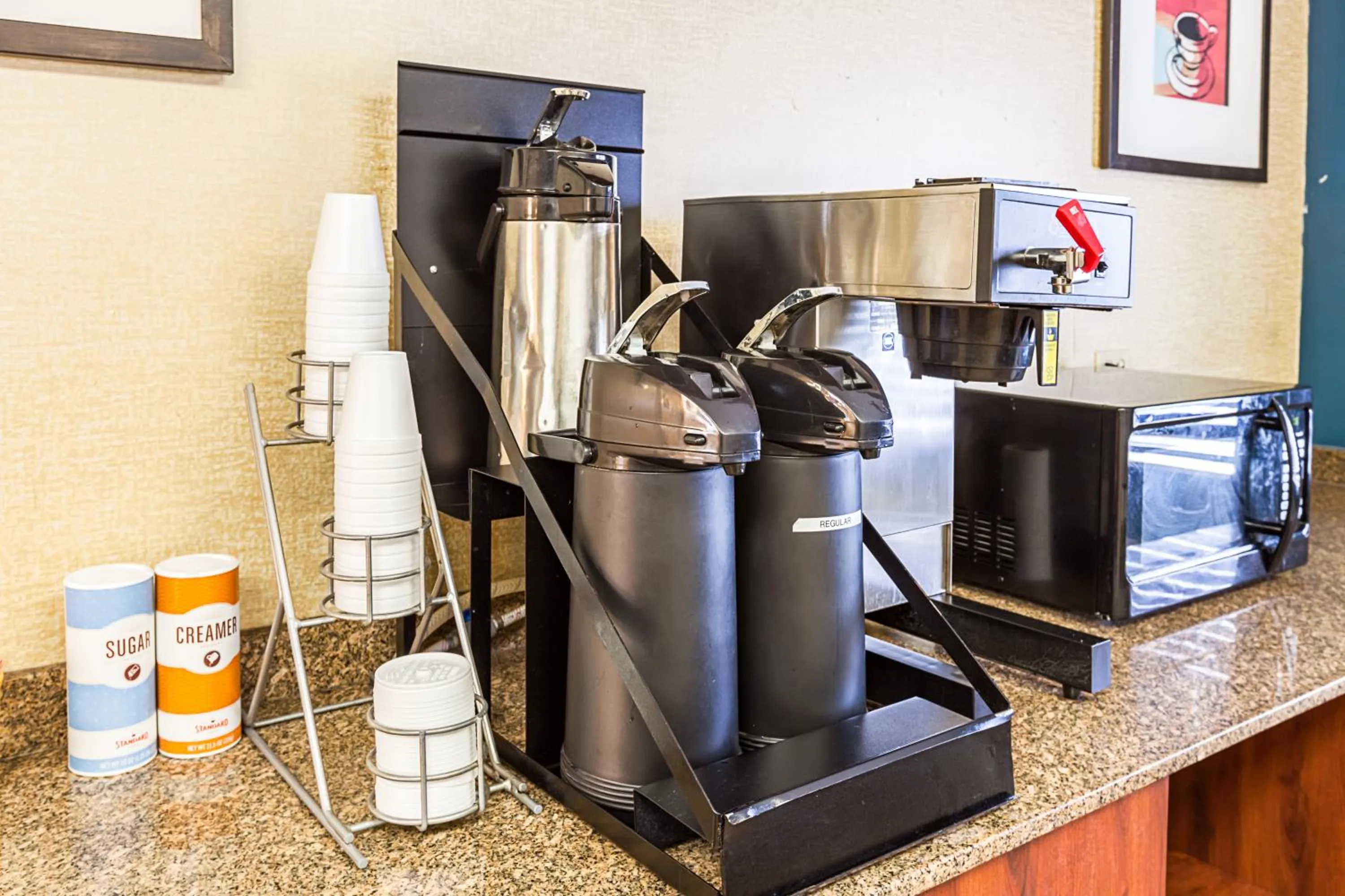 Food and drinks in Motel 6-Milwaukee, WI - Glendale