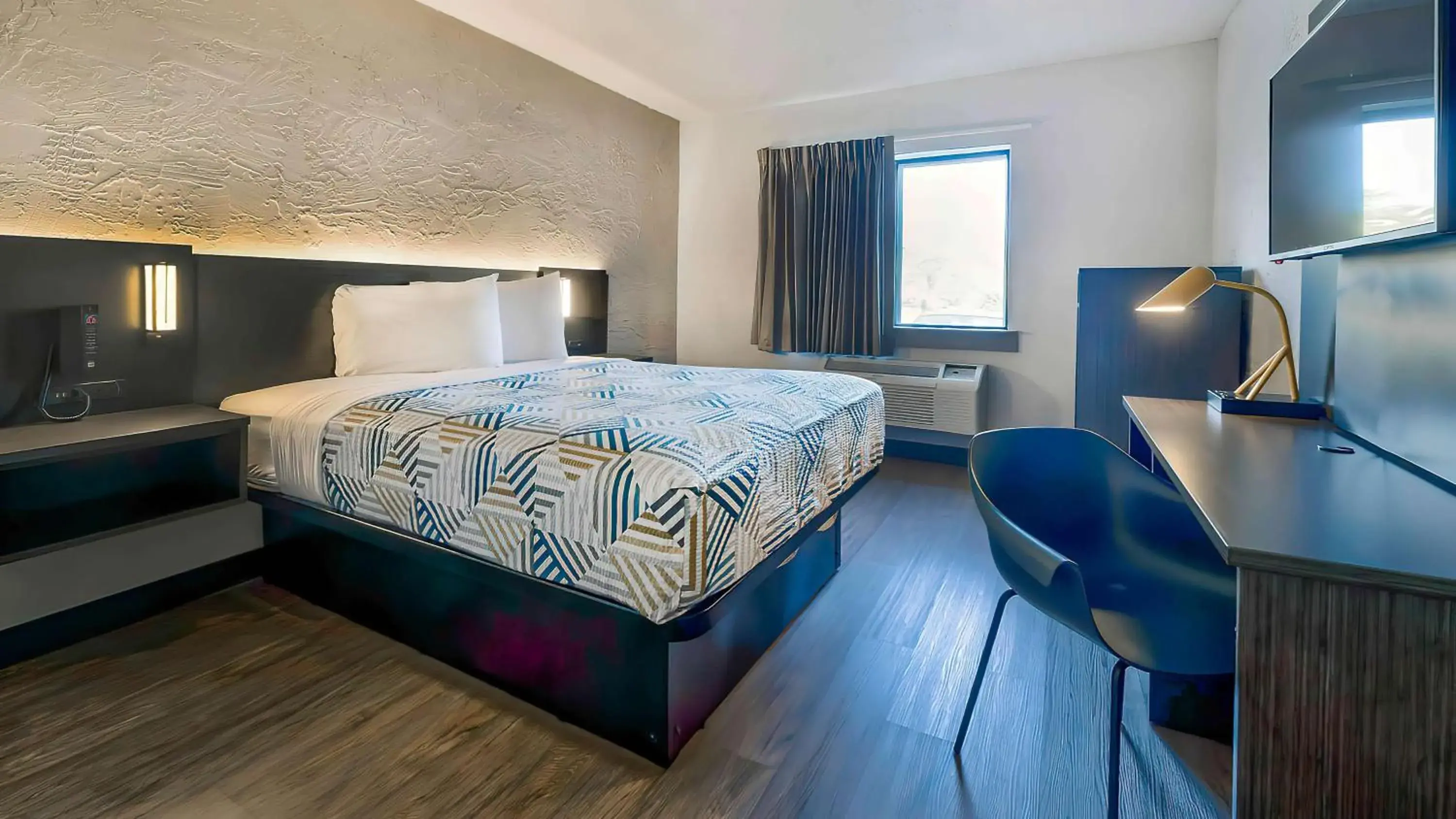 Bedroom, Bed in Motel 6-Milwaukee, WI - Glendale Bedroom, Bed in Motel 6-Milwaukee, WI - Glendale