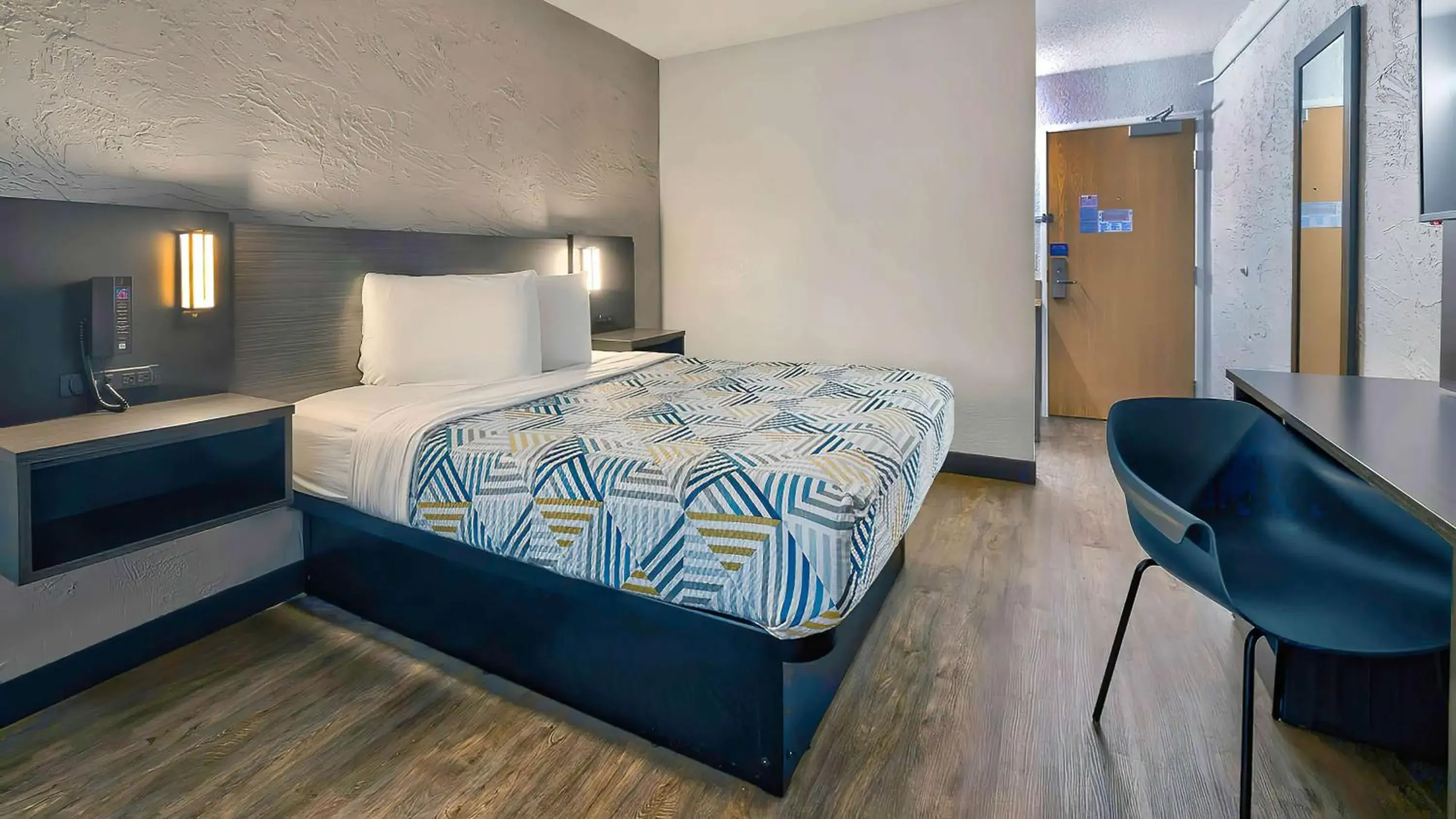 Bedroom, Bed in Motel 6-Milwaukee, WI - Glendale Bedroom, Bed in Motel 6-Milwaukee, WI - Glendale