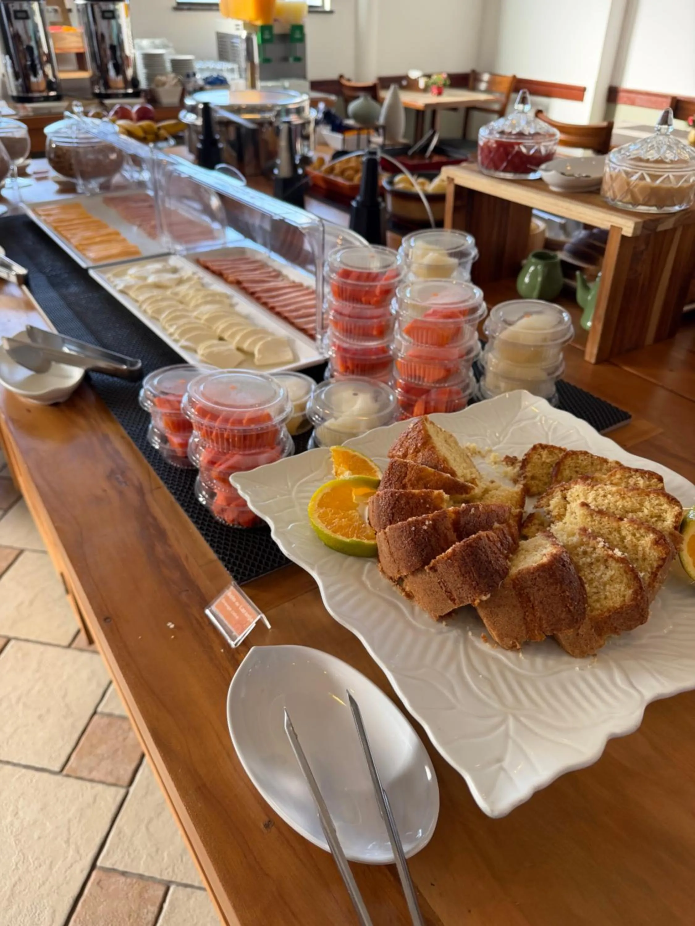 Buffet breakfast in Hotel Ilhas do Caribe - Na melhor região da Praia da Enseada