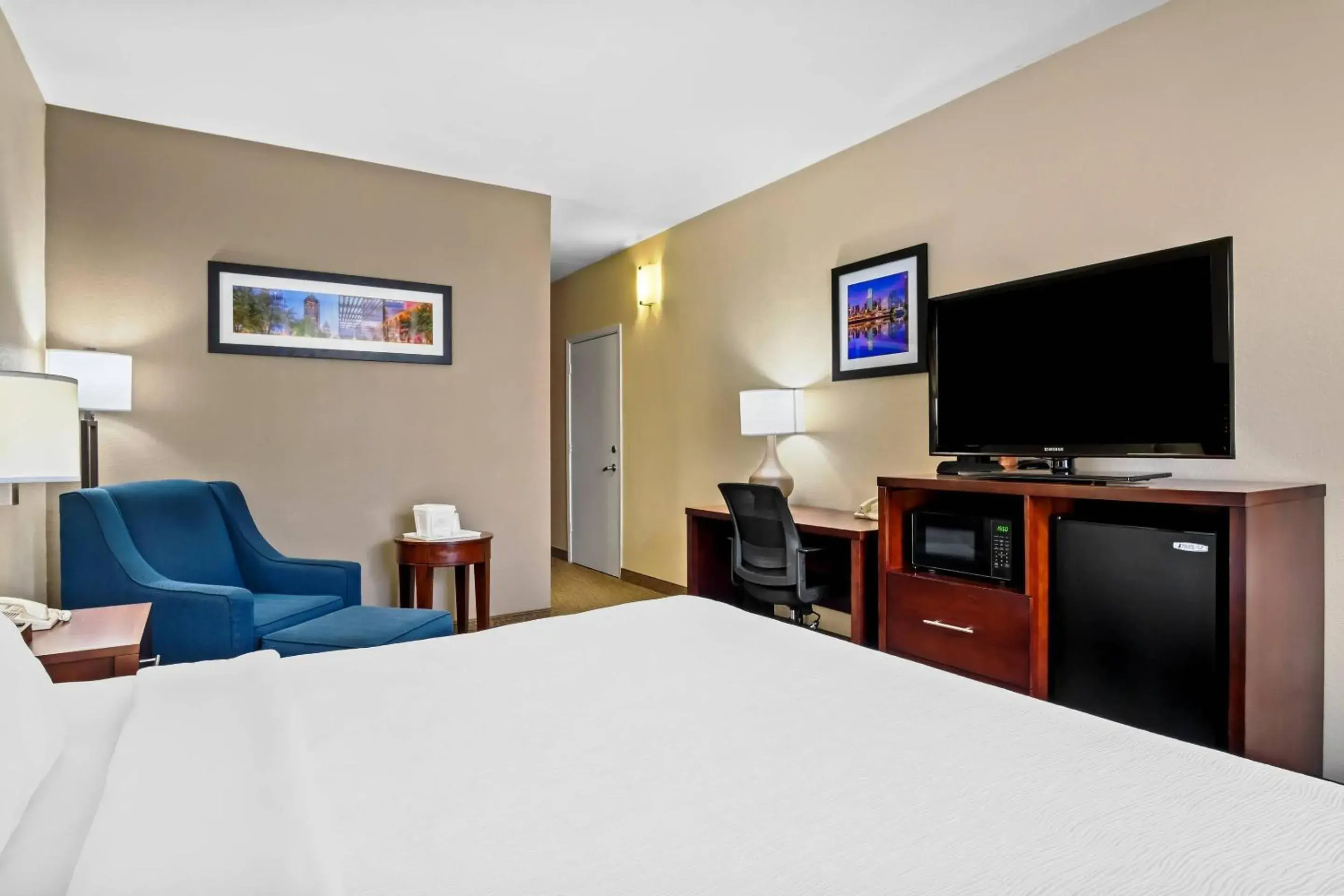 Bedroom, Bed in Quality Suites Irving-Las Colinas Bedroom, Bed in Quality Suites Irving-Las Colinas