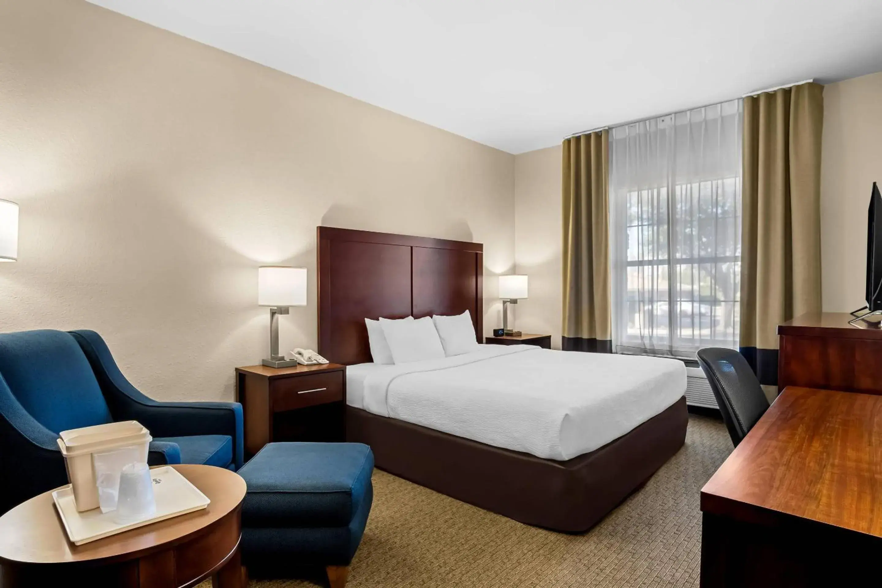 Bedroom, Bed in Quality Suites Irving-Las Colinas Bedroom, Bed in Quality Suites Irving-Las Colinas