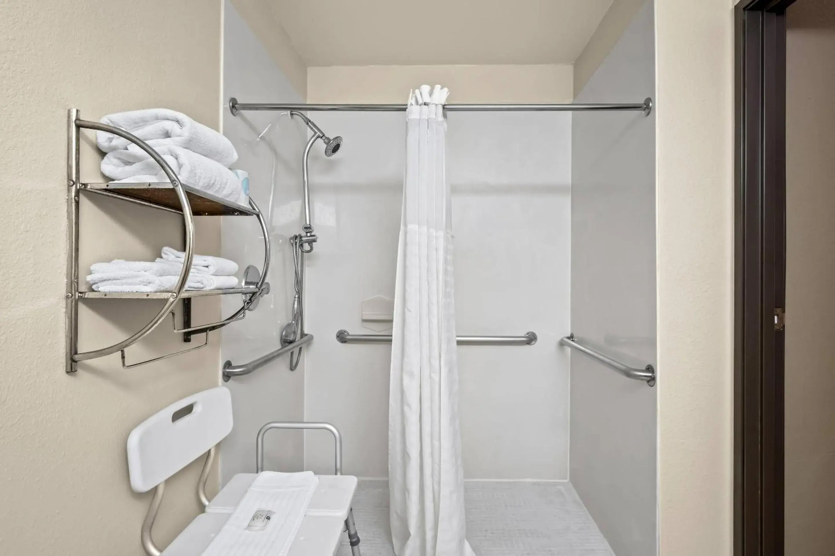 Bedroom in Quality Suites Irving-Las Colinas Bedroom in Quality Suites Irving-Las Colinas