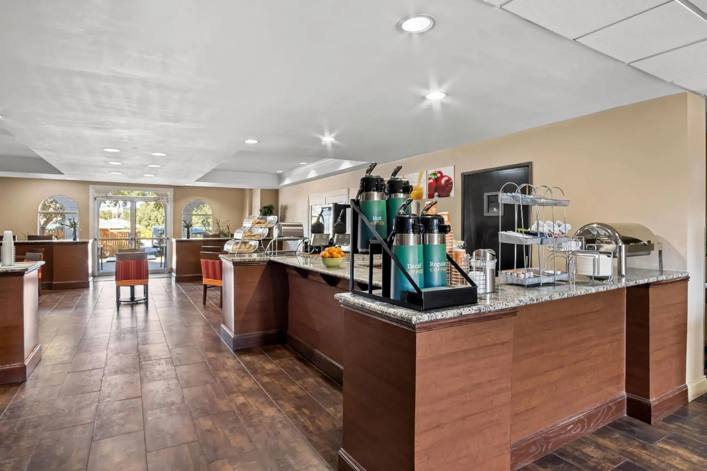 Breakfast in Quality Suites Irving-Las Colinas