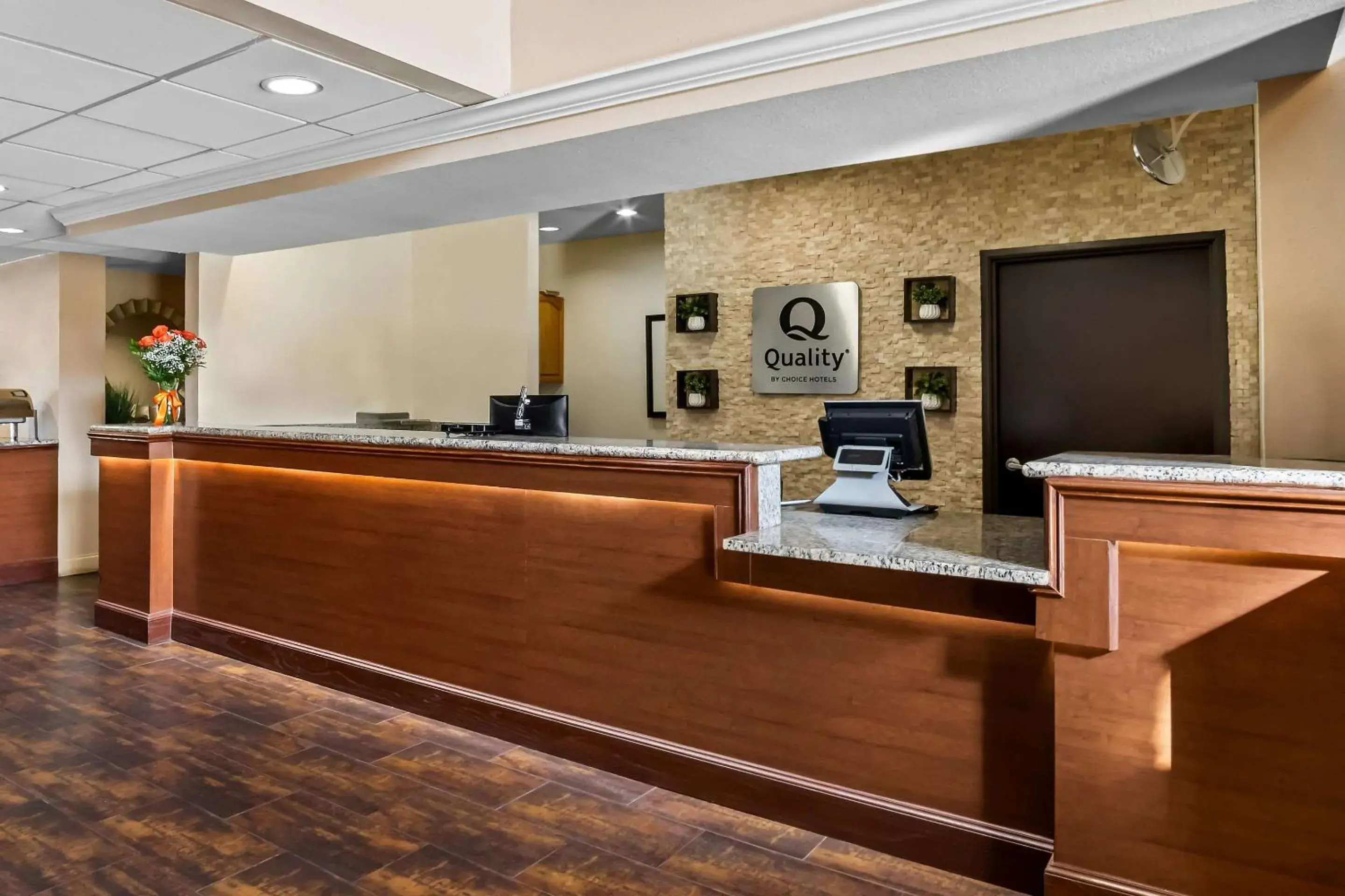 Quality Suites Irving-Las Colinas Quality Suites Irving-Las Colinas
