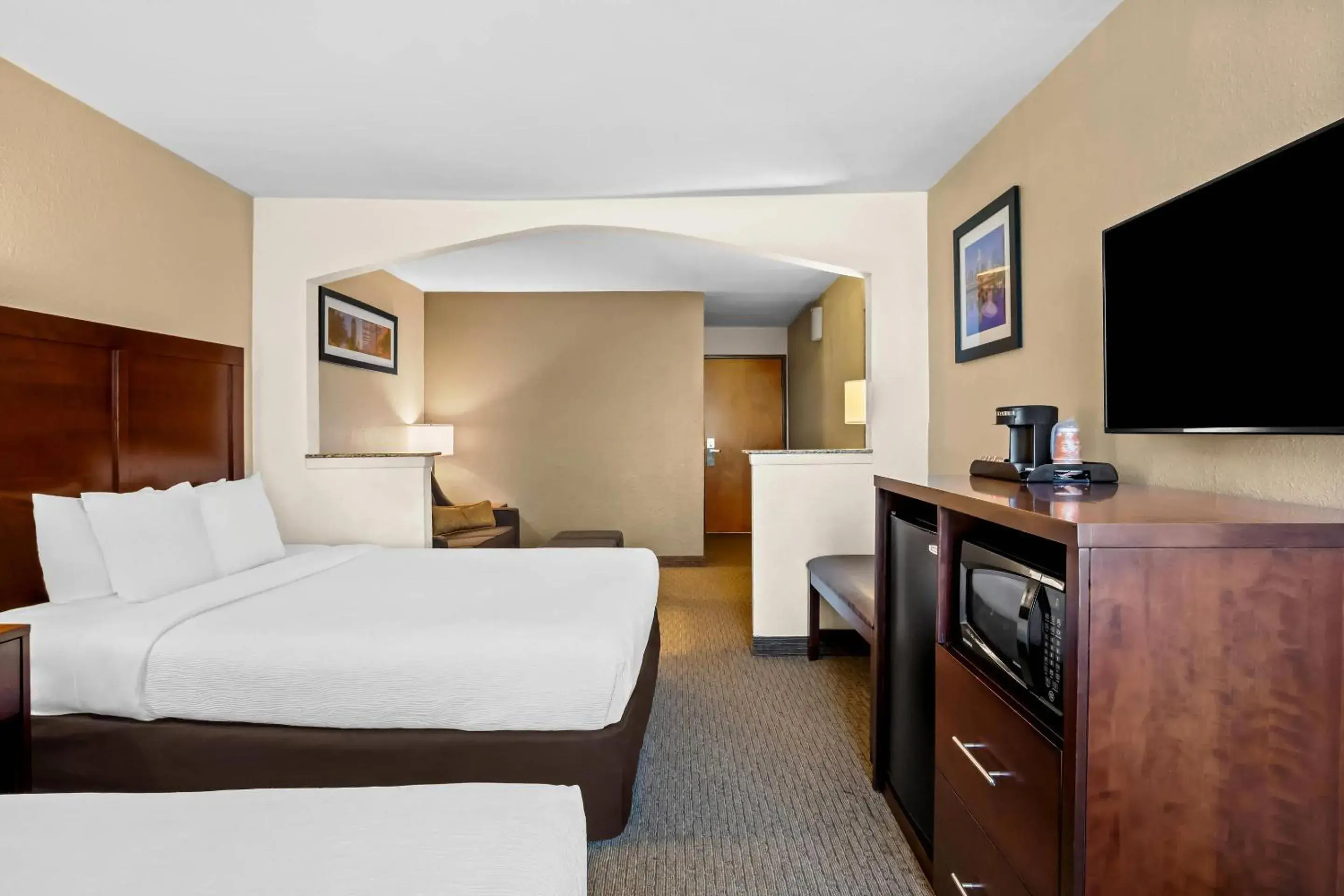 Queen Suite with Two Queen Beds - Non-Smoking in Quality Suites Irving-Las Colinas Queen Suite with Two Queen Beds - Non-Smoking in Quality Suites Irving-Las Colinas