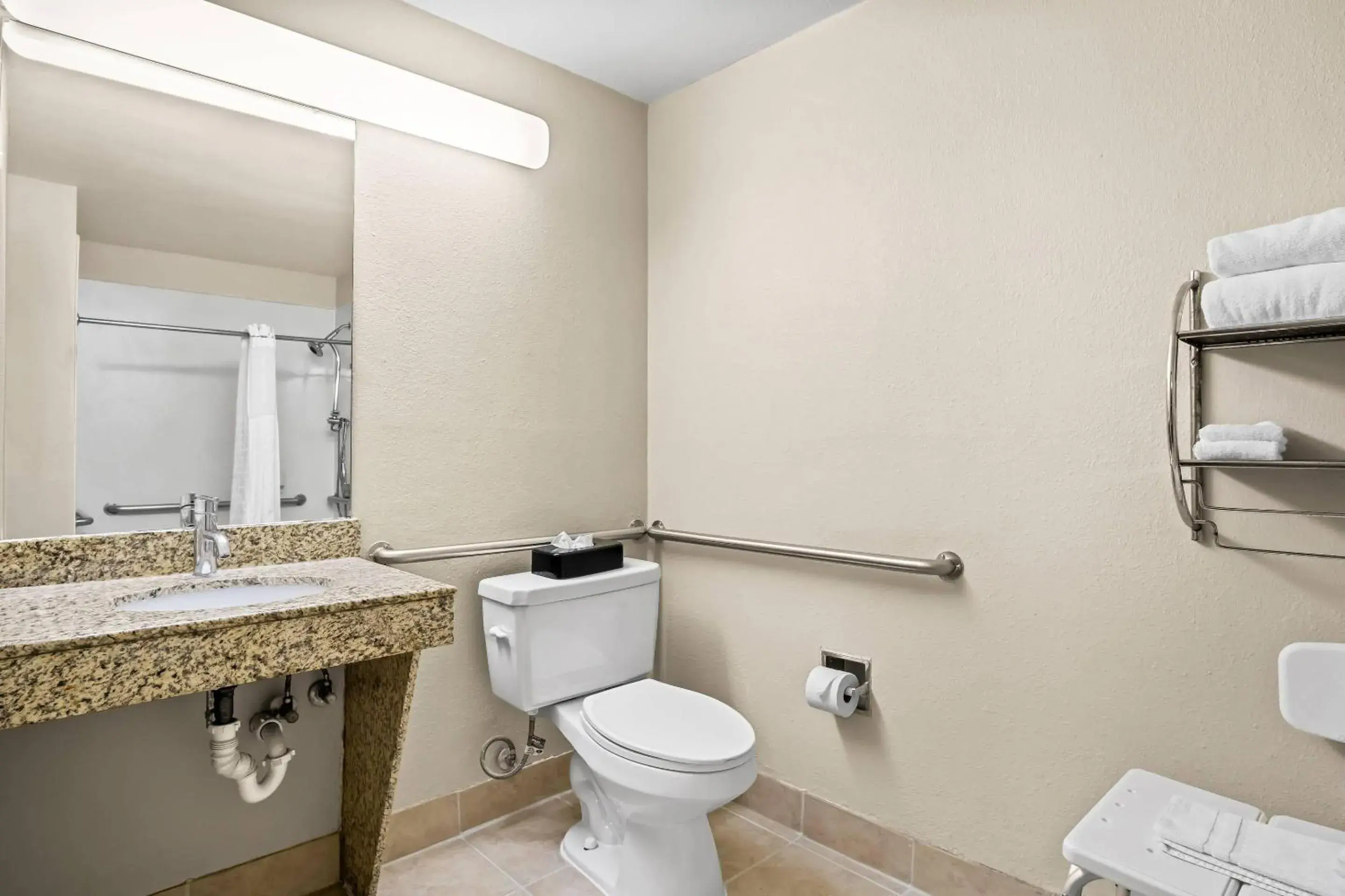 Bedroom in Quality Suites Irving-Las Colinas Bedroom in Quality Suites Irving-Las Colinas