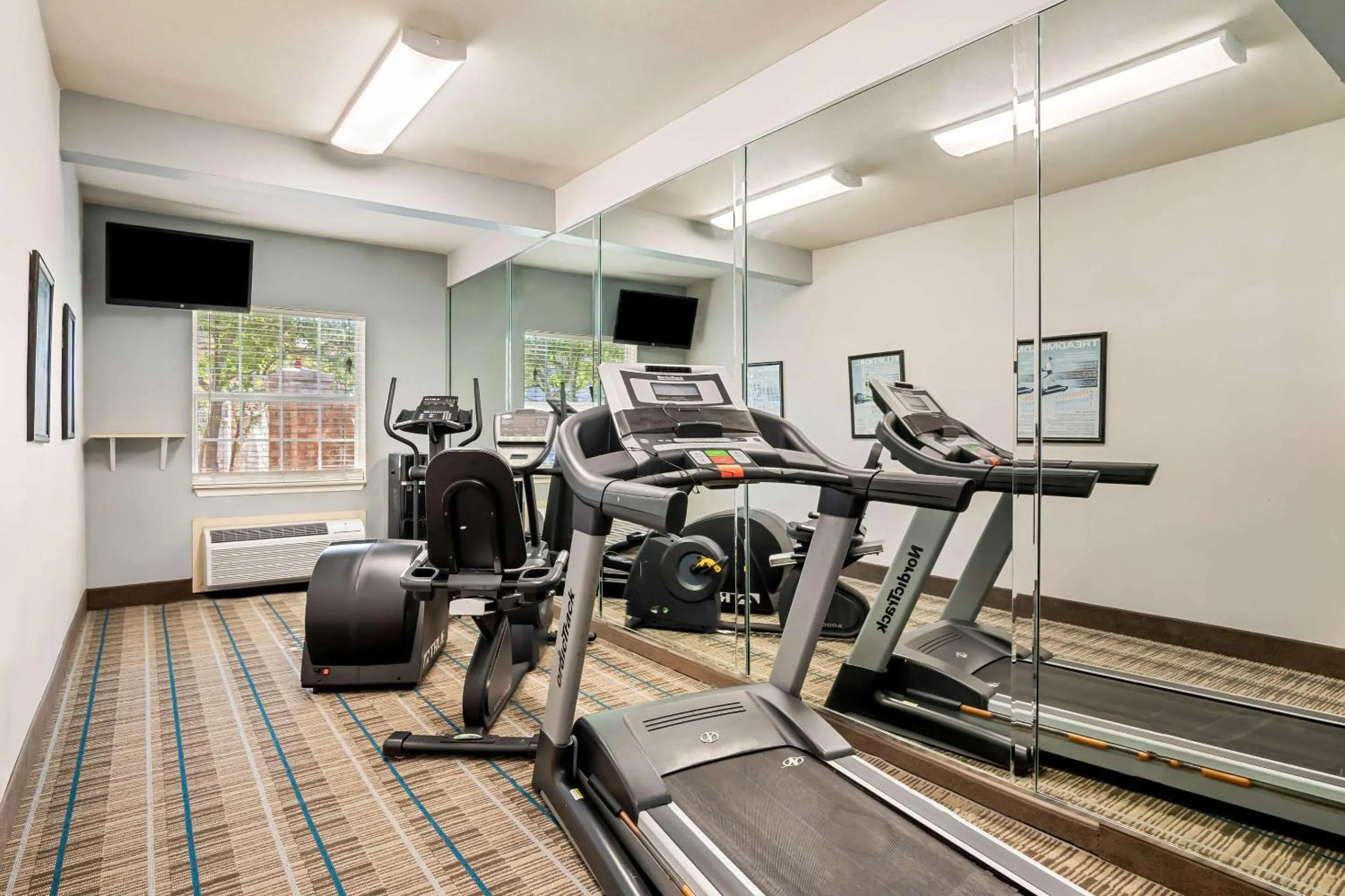 Fitness centre/facilities in MainStay Suites Addison-Dallas