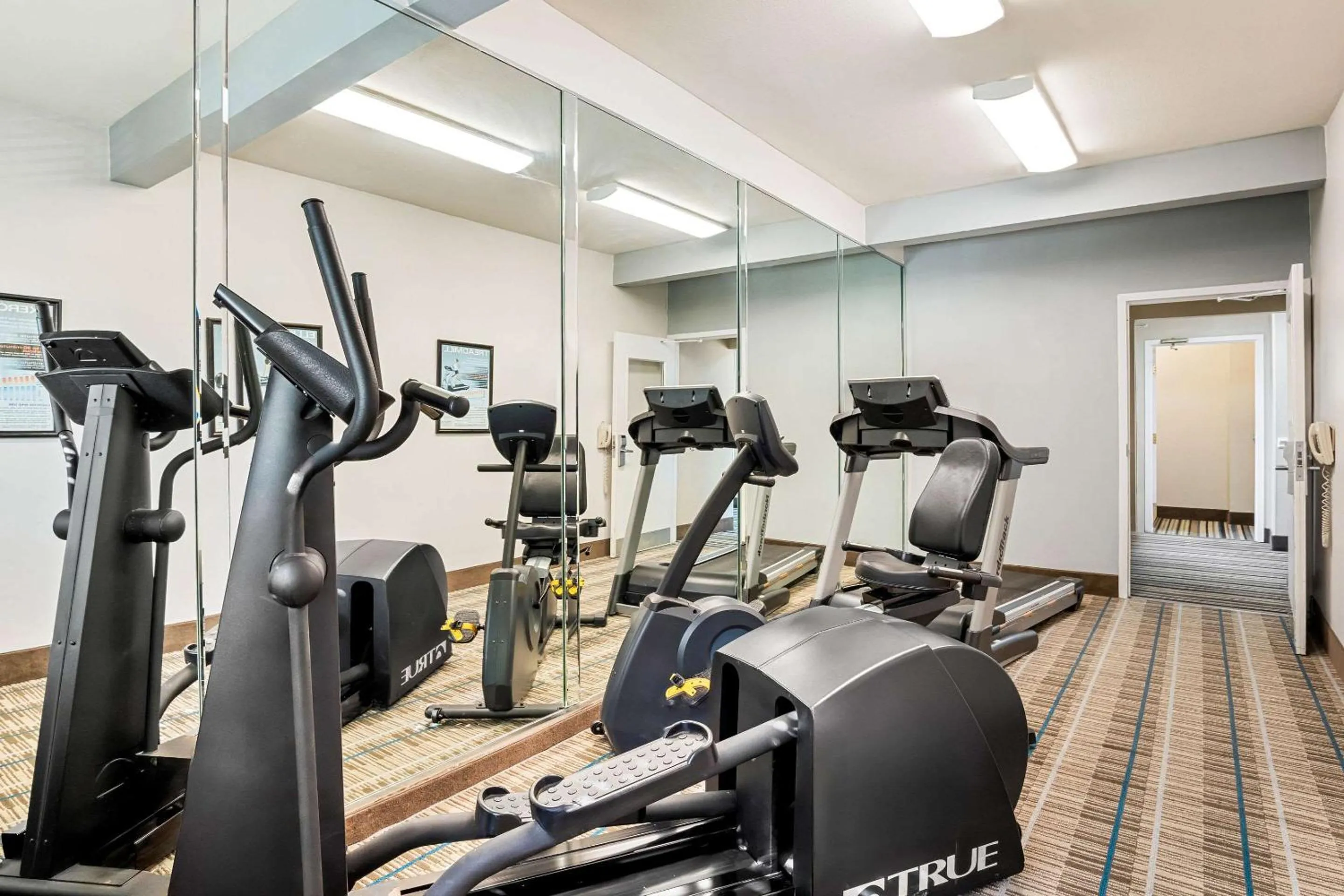 Fitness centre/facilities in MainStay Suites Addison-Dallas