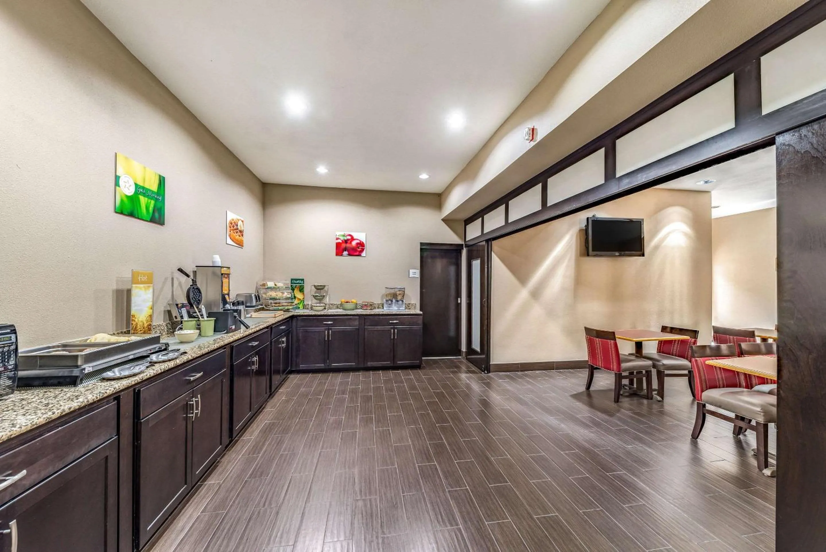 Restaurant/places to eat in Quality Inn West Plano - Dallas