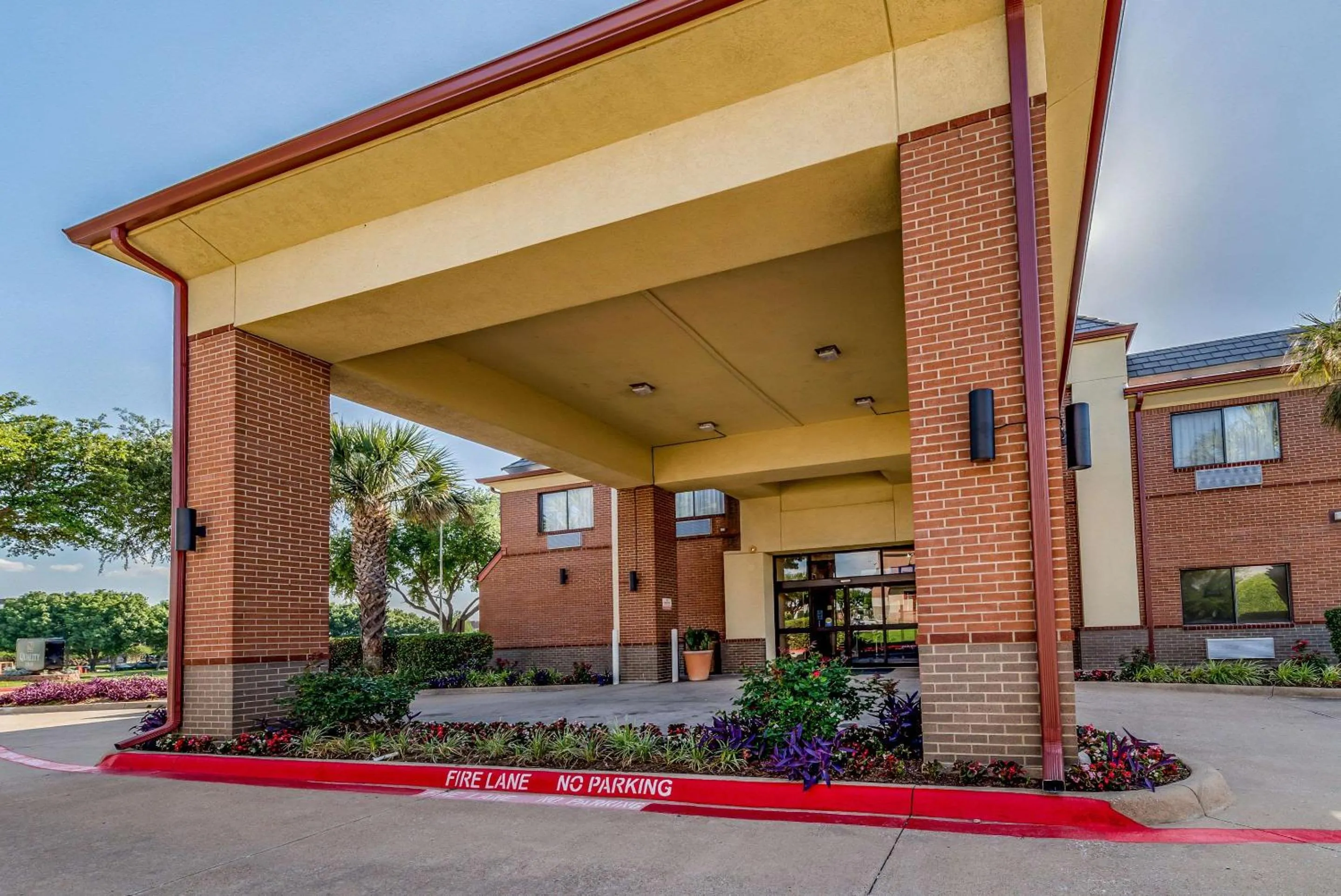 Property building in Quality Inn West Plano - Dallas