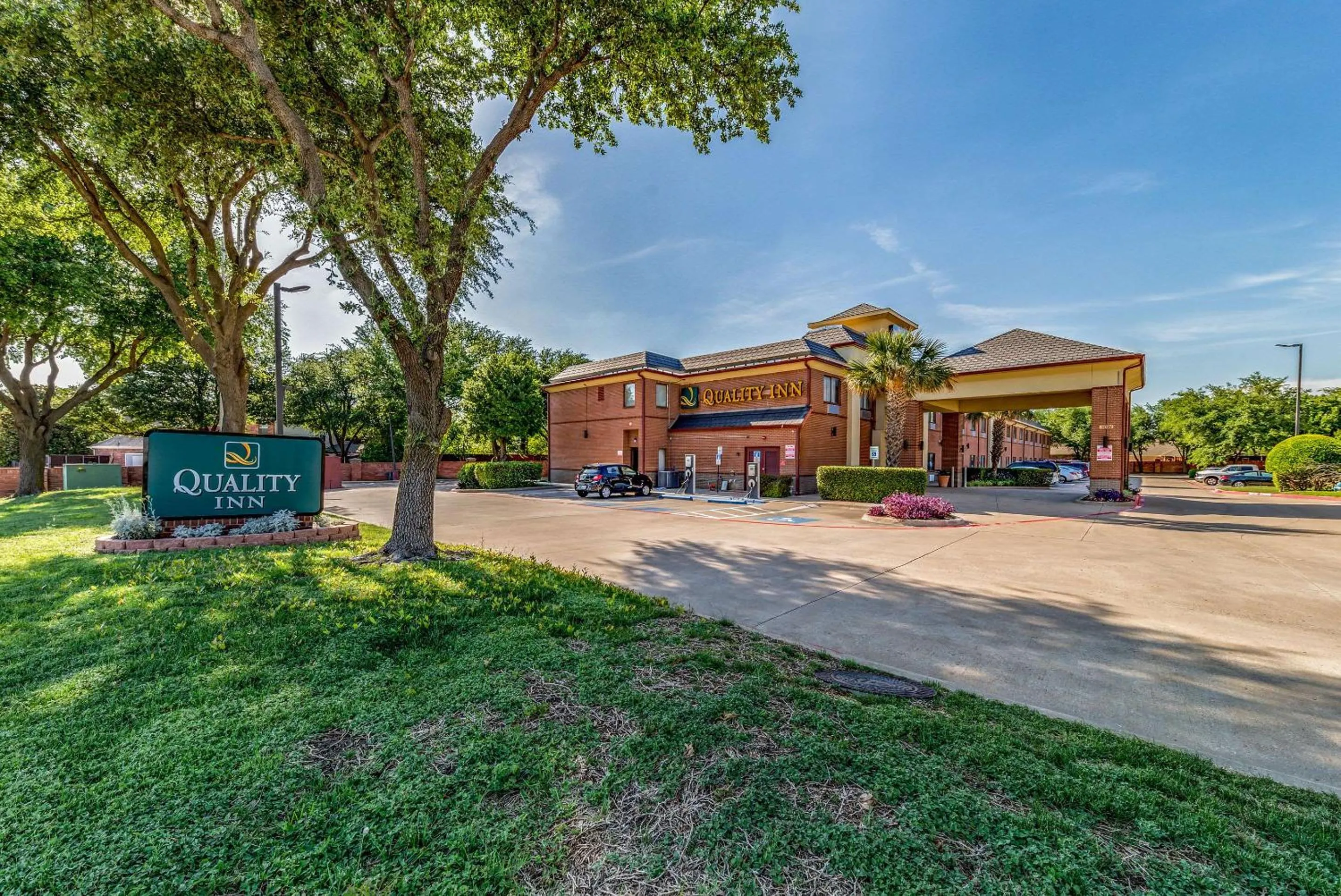 Property building in Quality Inn West Plano - Dallas