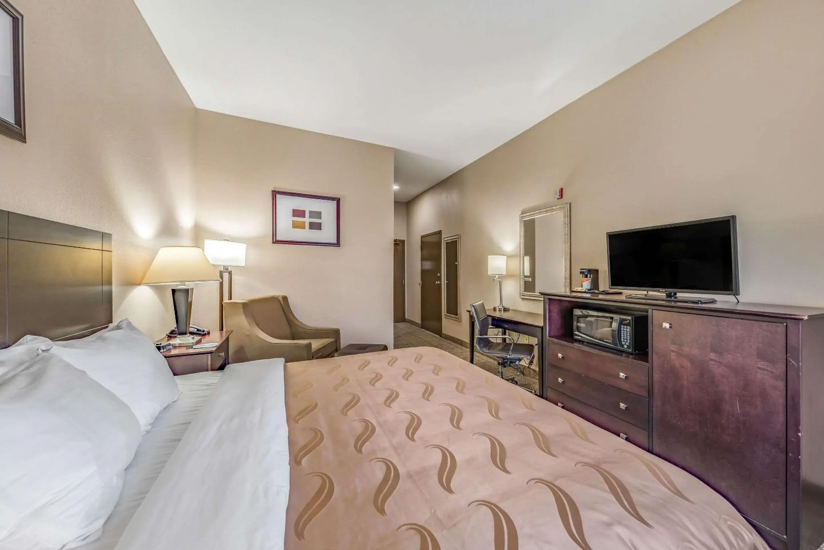 Photo of the whole room, Bed in Quality Inn West Plano - Dallas Photo of the whole room, Bed in Quality Inn West Plano - Dallas