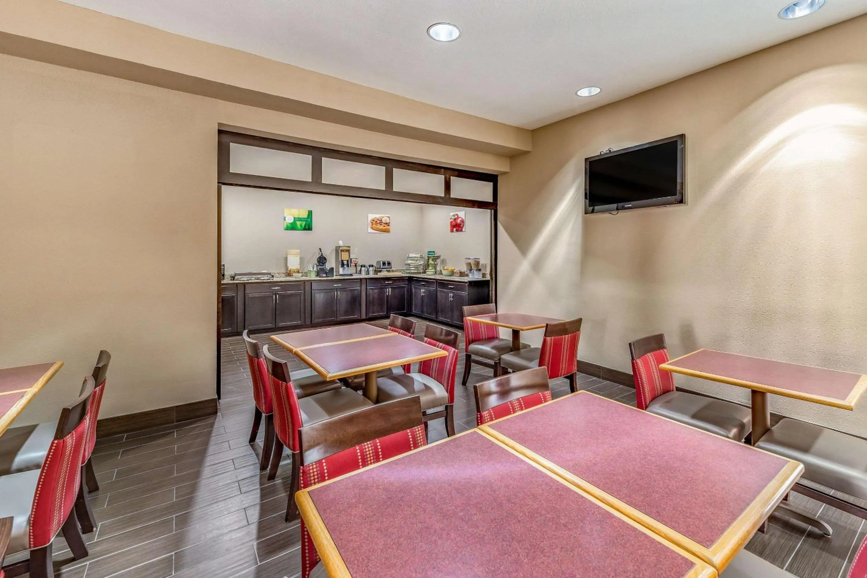 Restaurant/places to eat in Quality Inn West Plano - Dallas