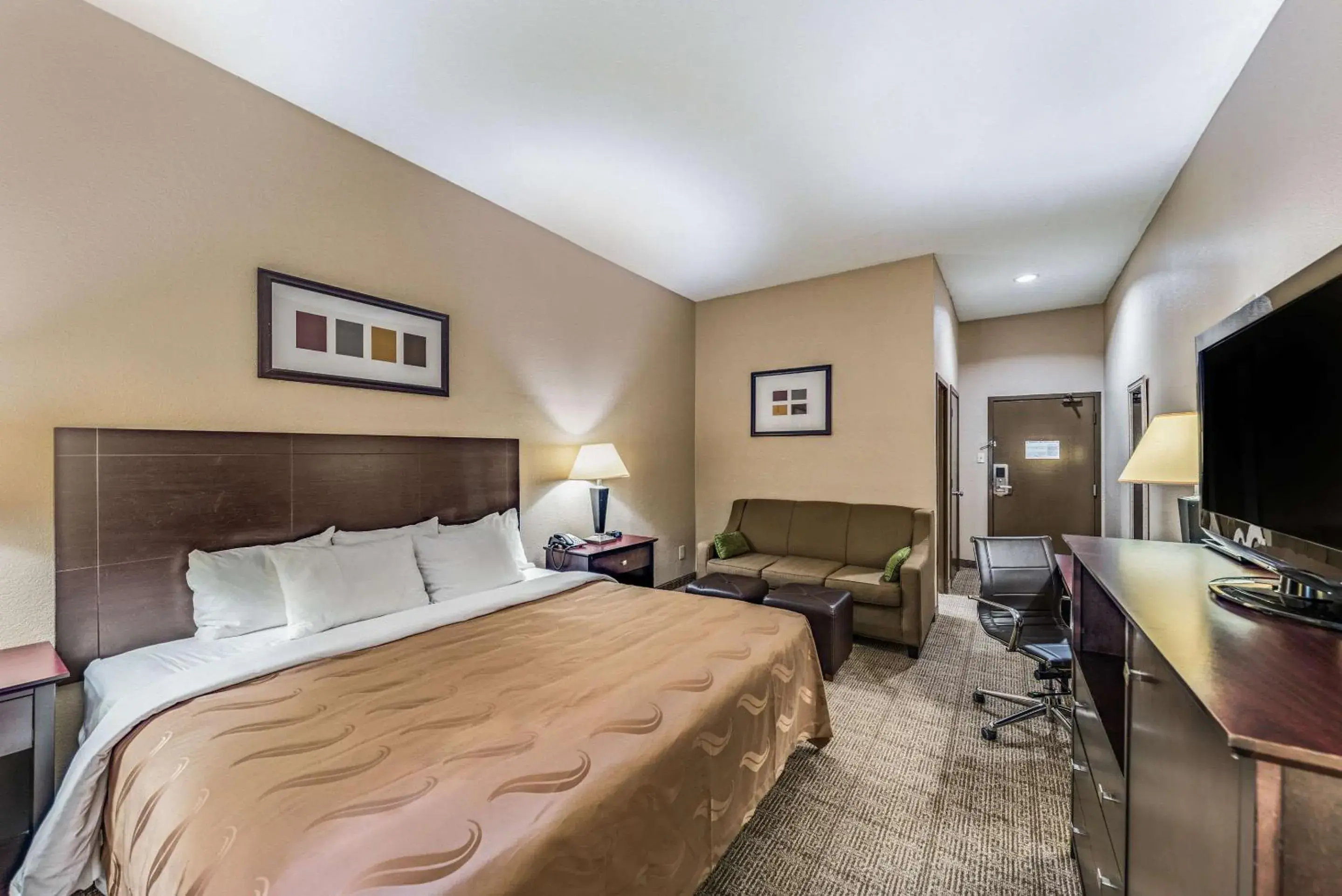 Photo of the whole room, Bed in Quality Inn West Plano - Dallas Photo of the whole room, Bed in Quality Inn West Plano - Dallas