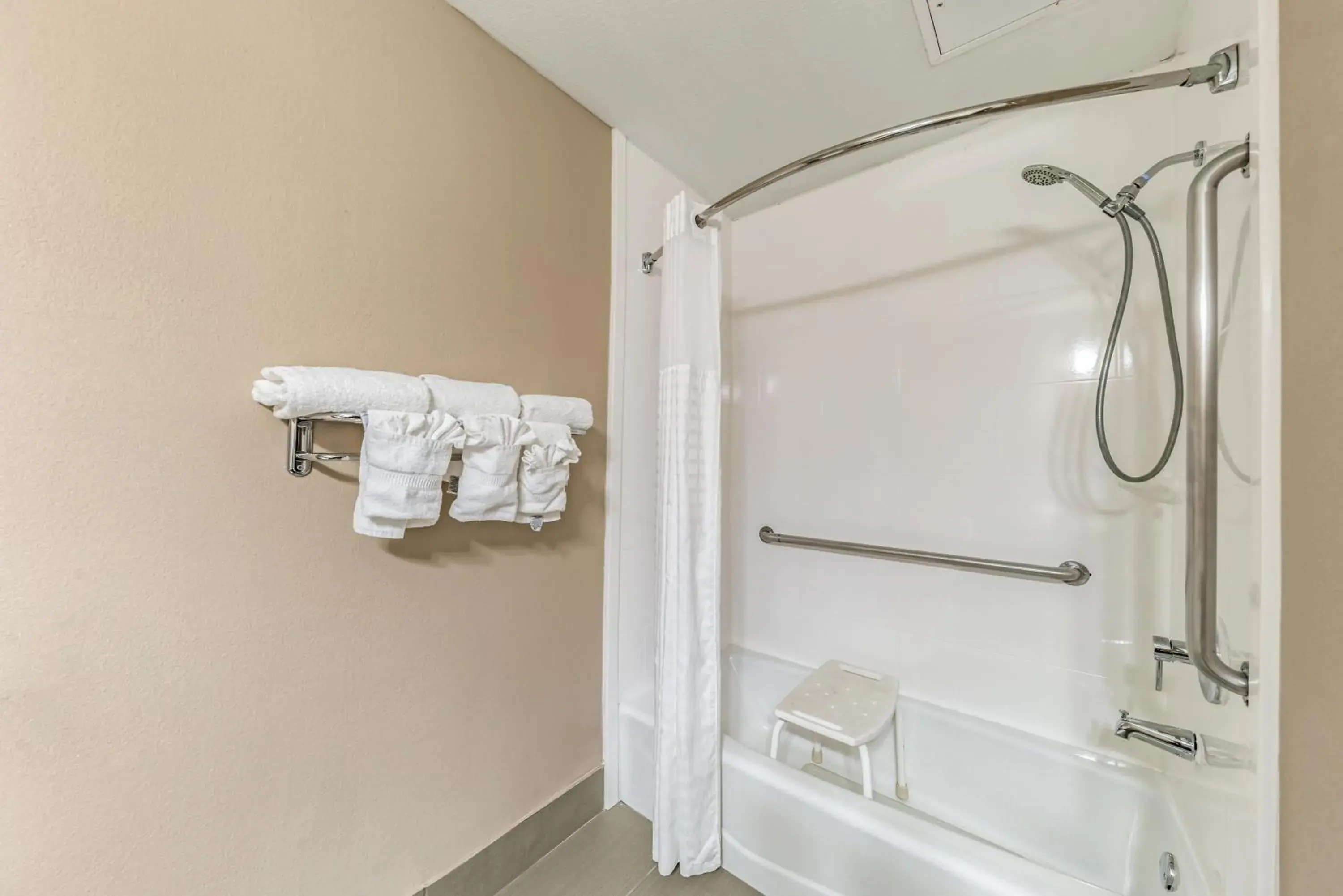 King Room - Accessible/Non-Smoking in Quality Inn West Plano - Dallas King Room - Accessible/Non-Smoking in Quality Inn West Plano - Dallas