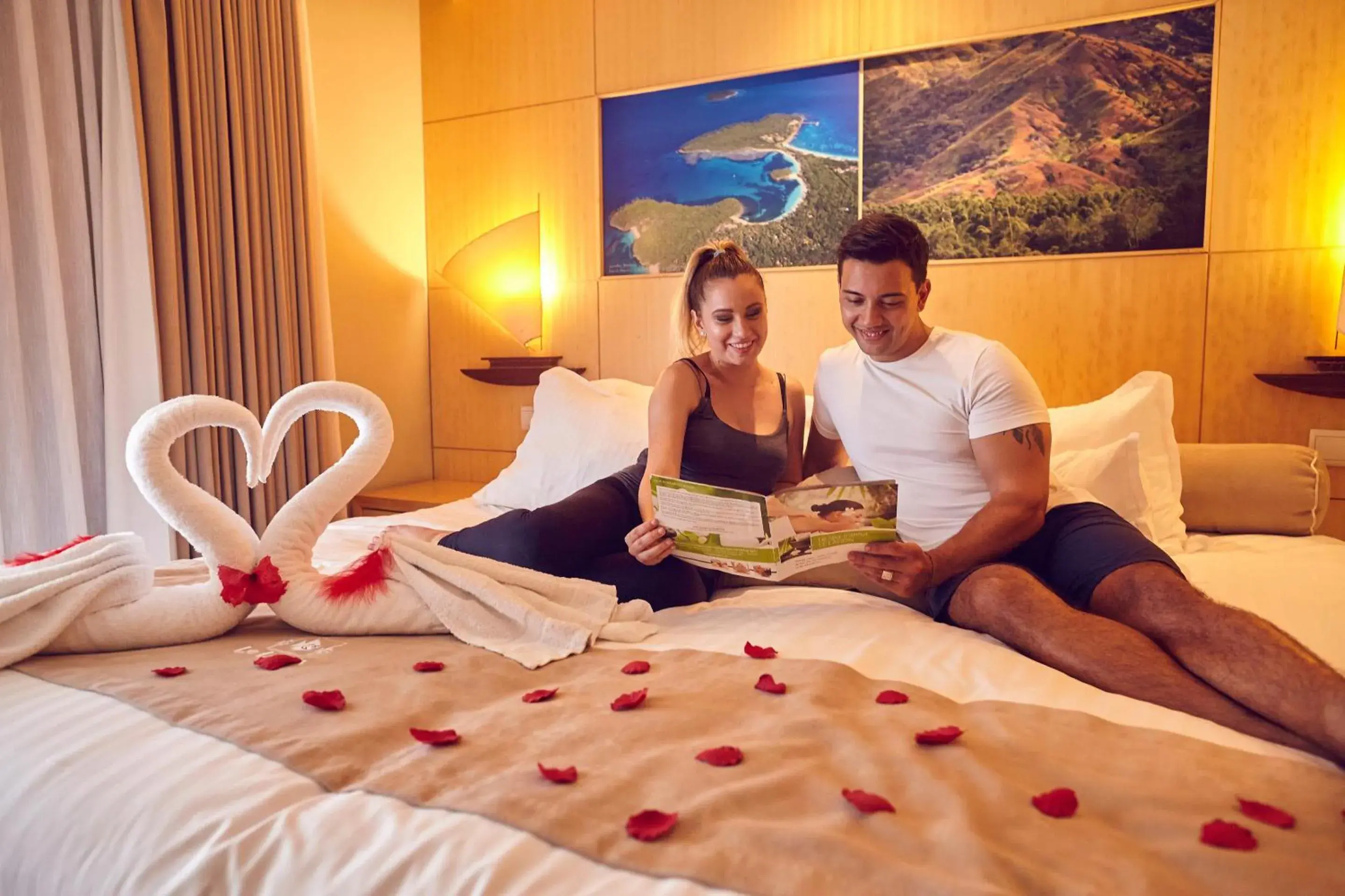 People, Bed in Hôtel Le Lagon People, Bed in Hôtel Le Lagon