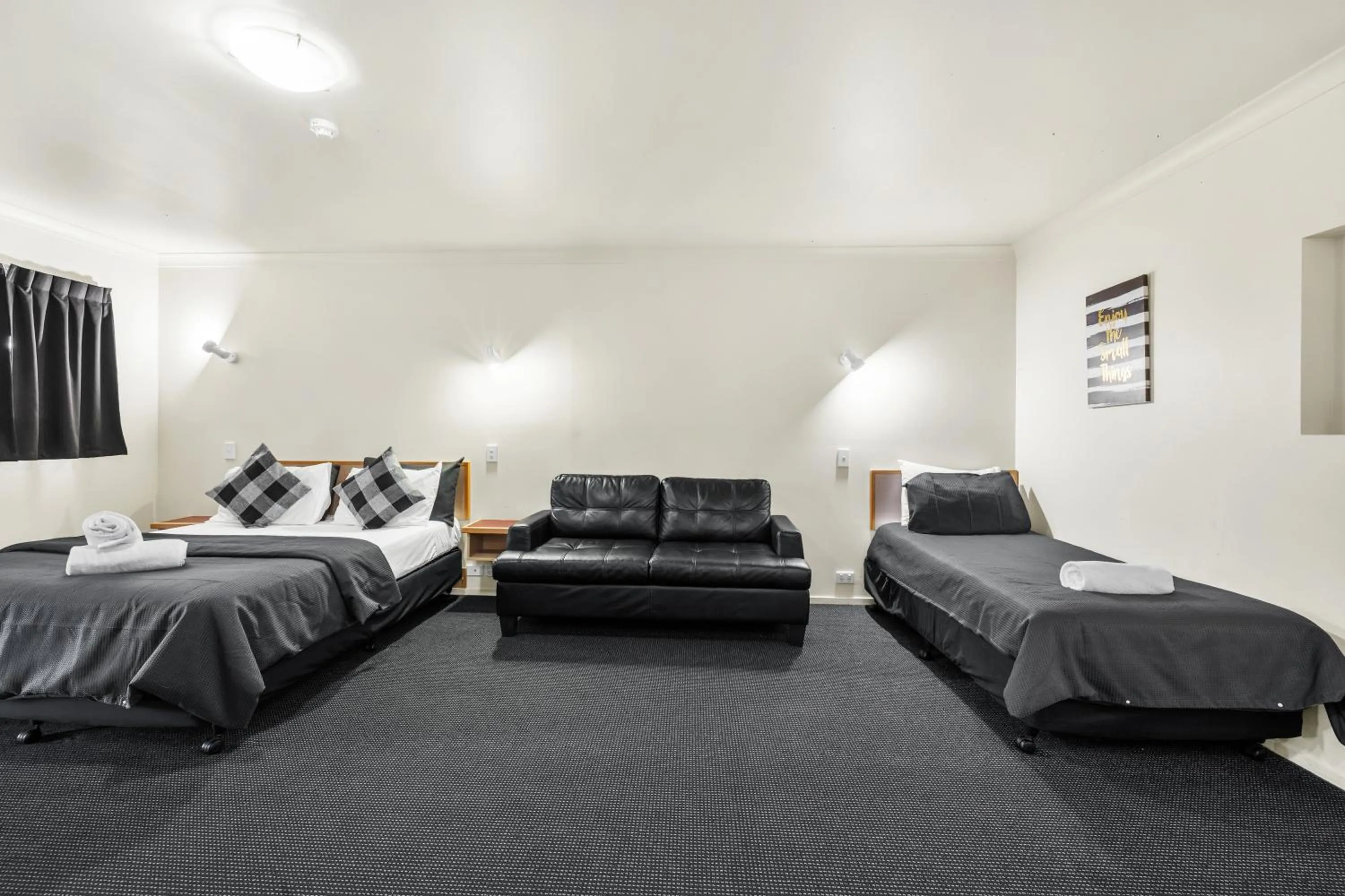 Bed in New Castle Motor Lodge