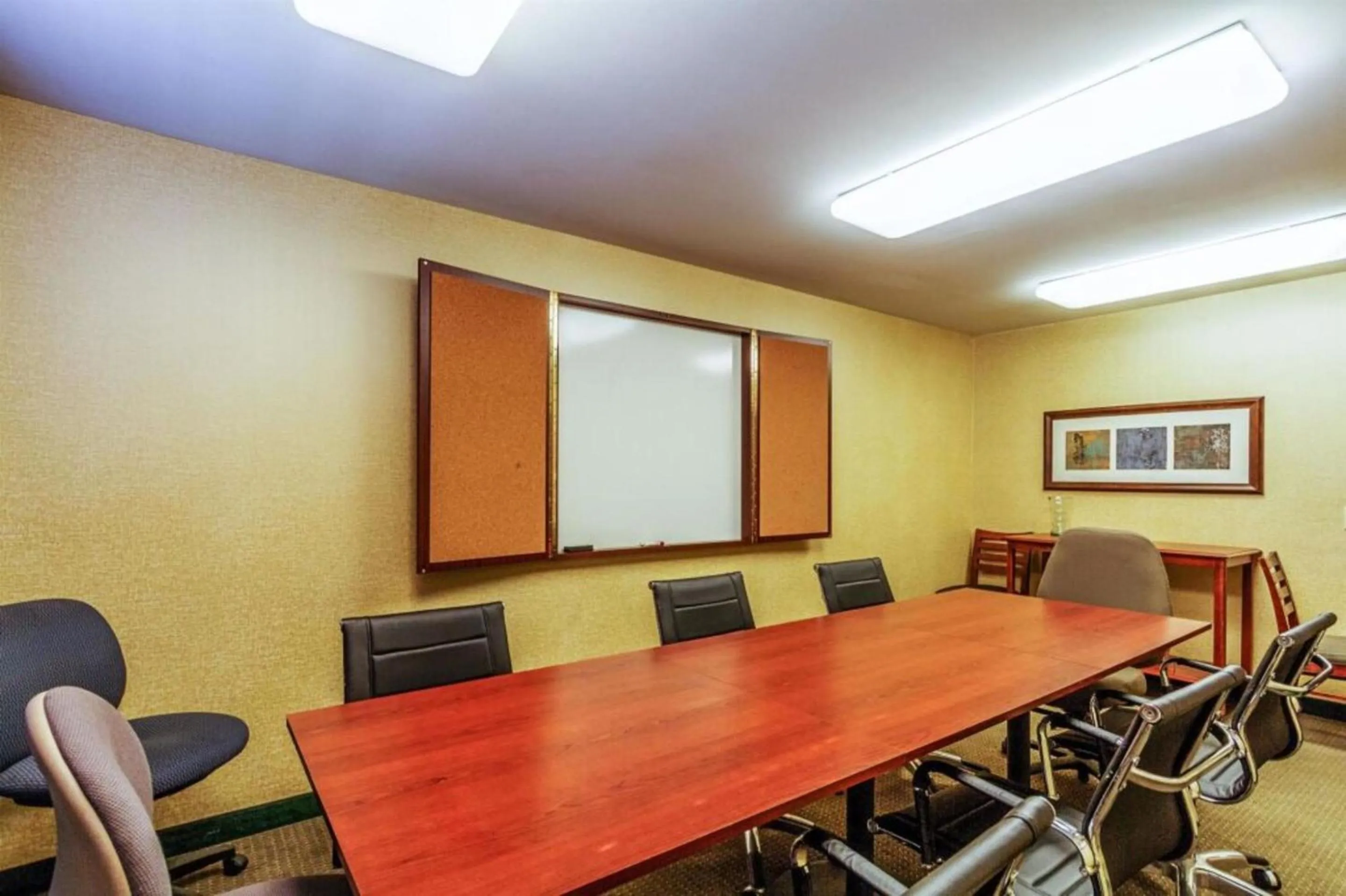 Meeting/conference room in Motel 6-Green Bay, WI - Lambeau