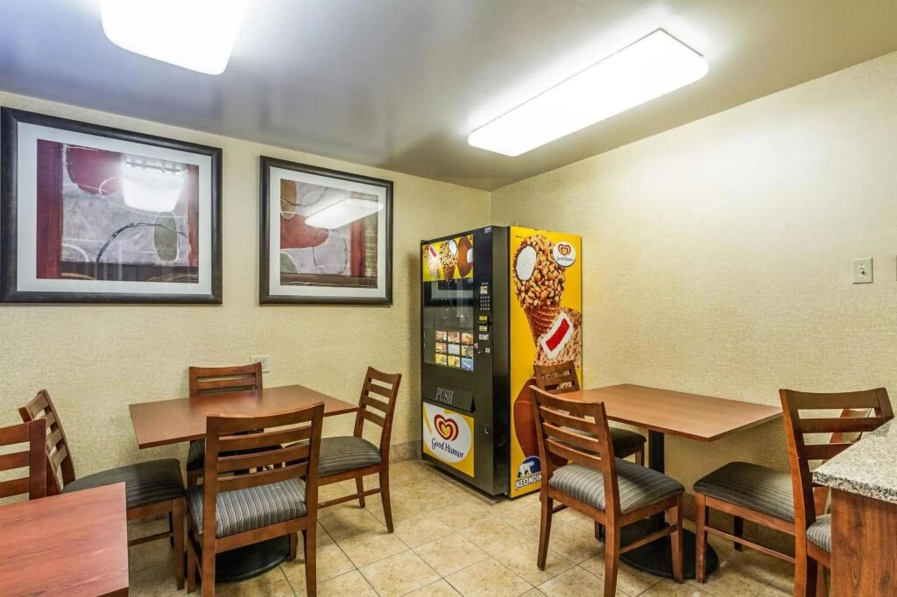 Restaurant/places to eat in Motel 6-Green Bay, WI - Lambeau