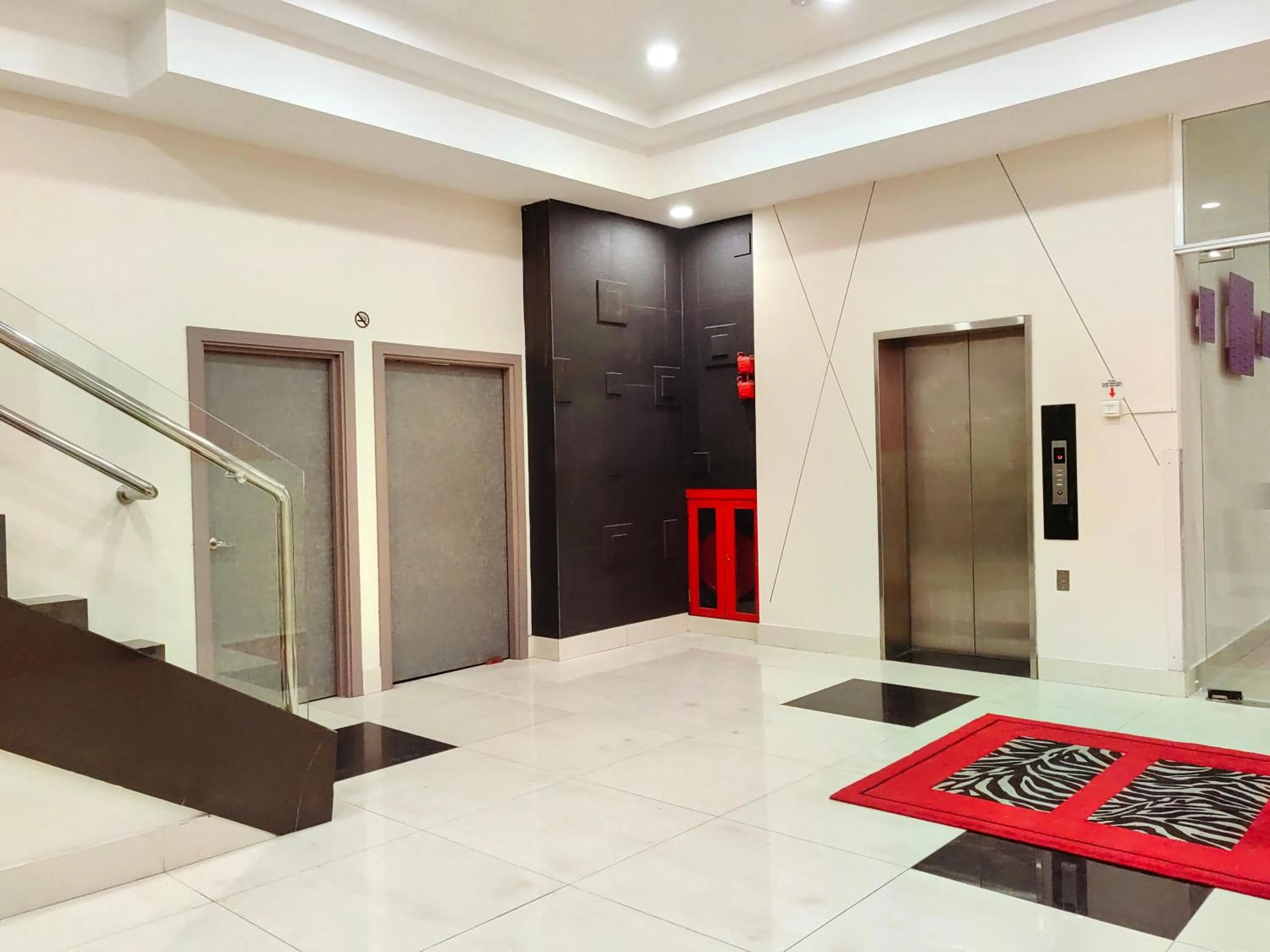 elevator in Hotel 98