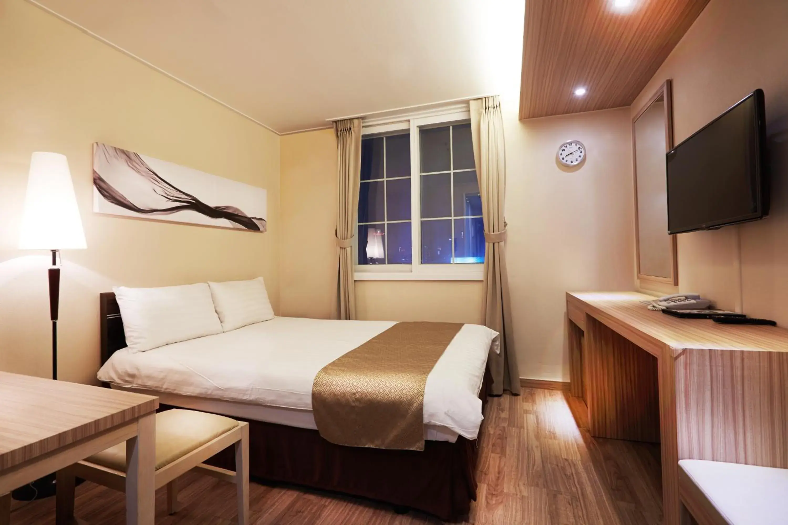 Bedroom, Bed in Uljiro Coop Residence Dongdaemun Bedroom, Bed in Uljiro Coop Residence Dongdaemun