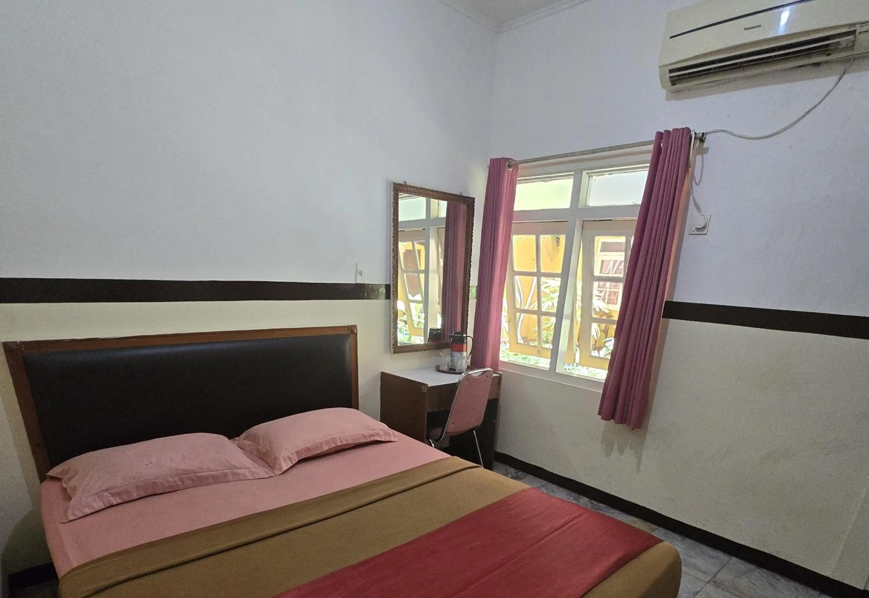 Bed in Hotel Tugu Asri