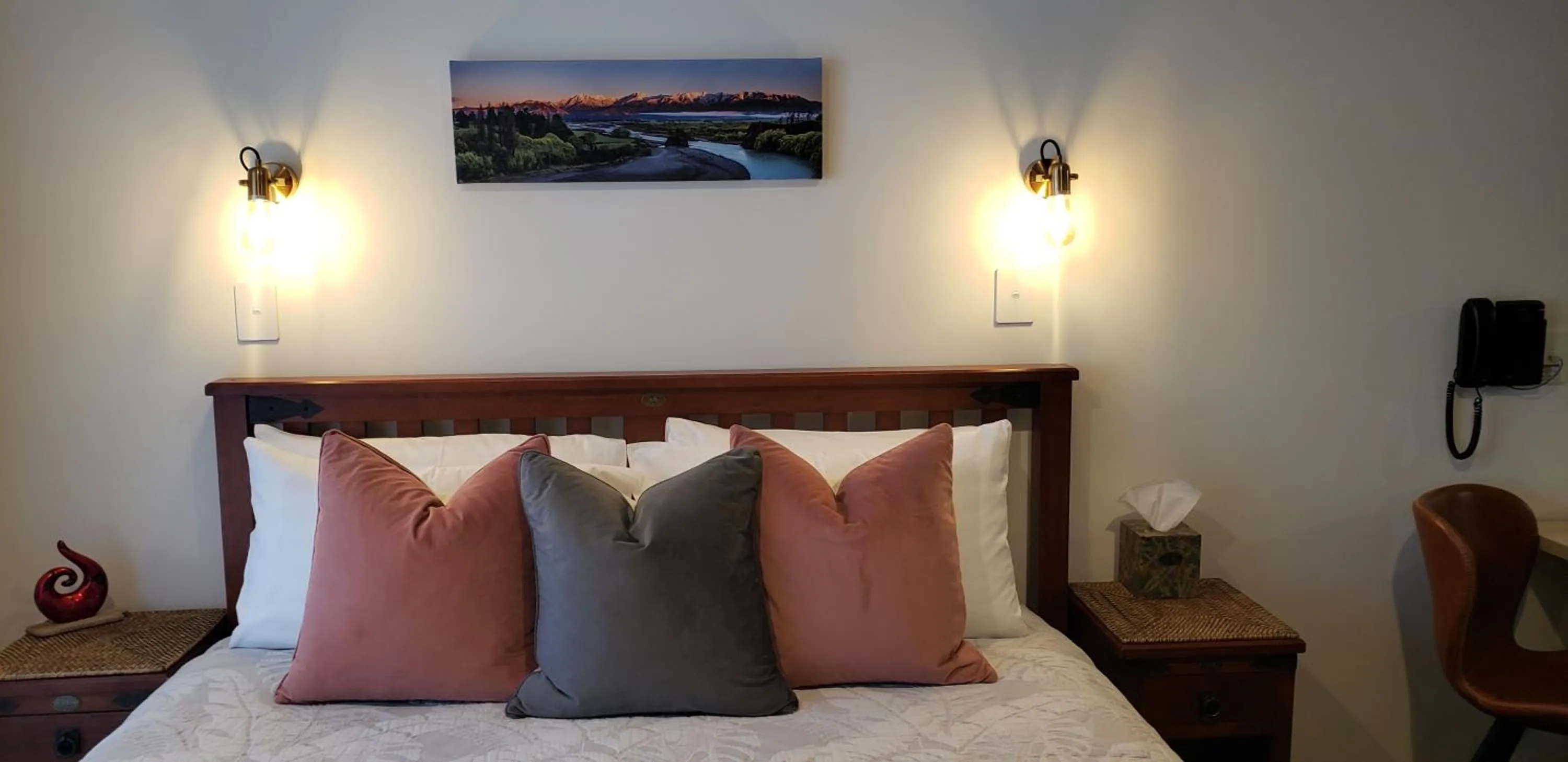 Bed in Settlers Boutique Motel