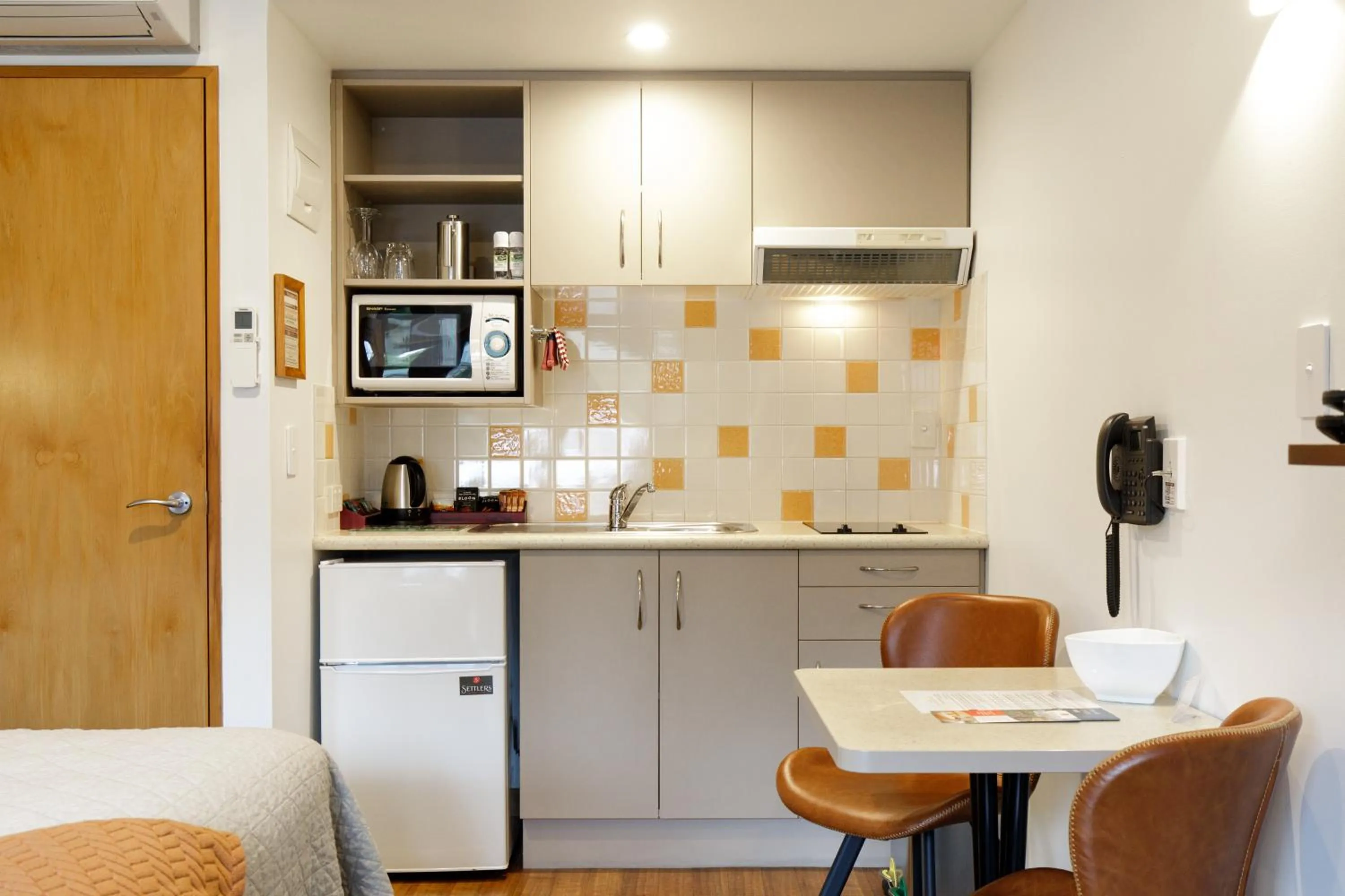 Kitchen or kitchenette in Settlers Boutique Motel