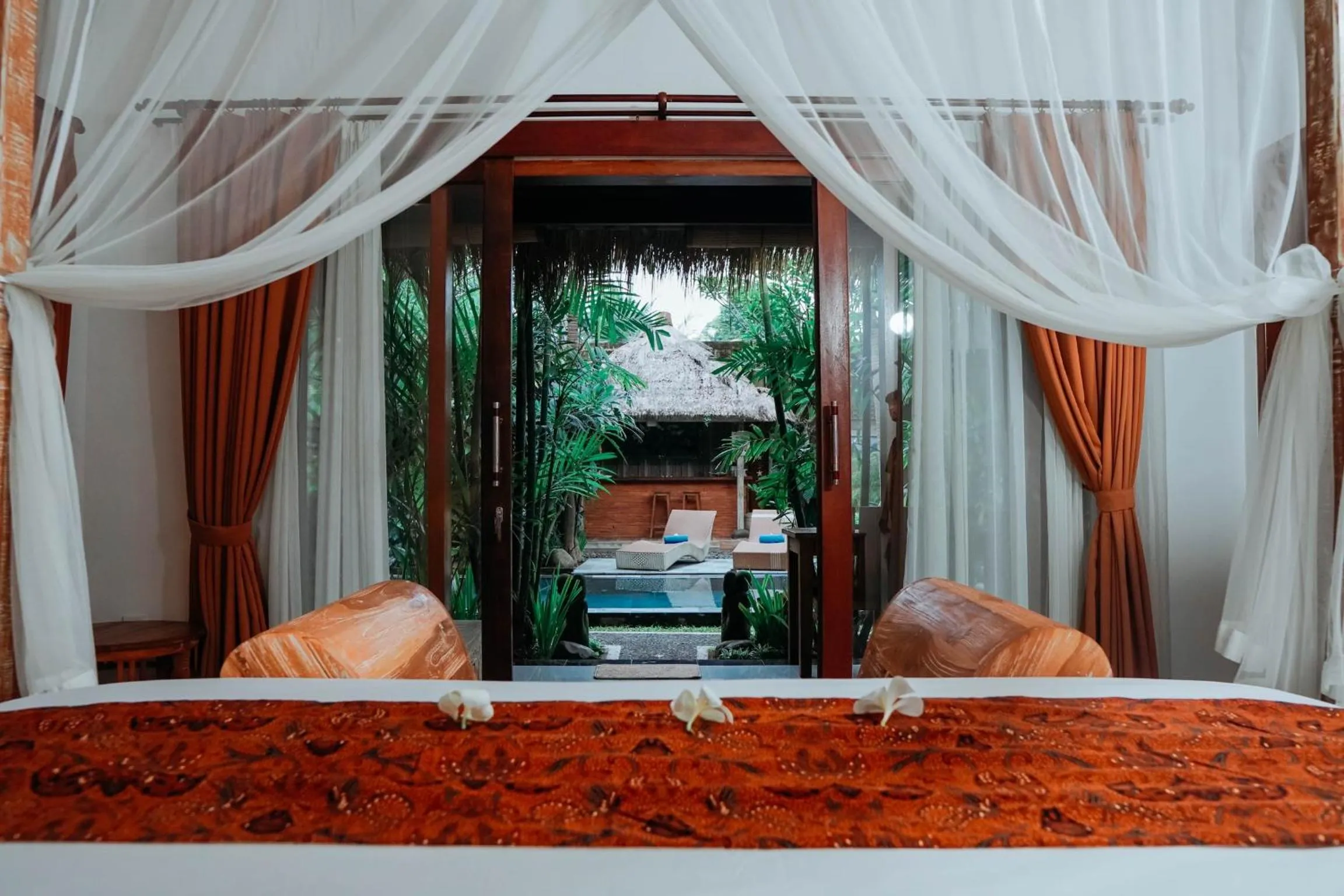 Pool view, Bed in Way Ubud