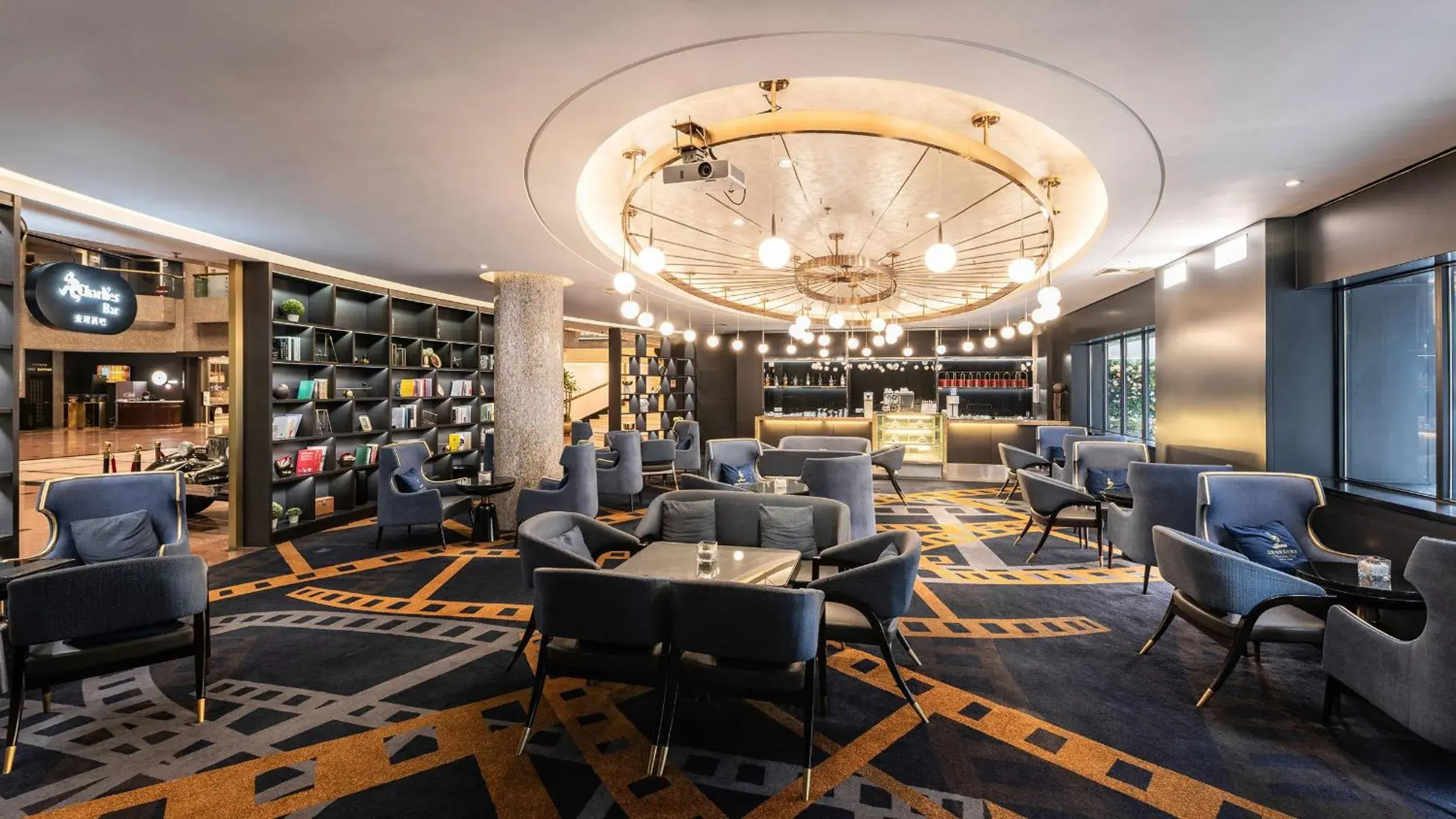 Lounge or bar in Crowne Plaza Shanghai by IHG Lounge or bar in Crowne Plaza Shanghai by IHG
