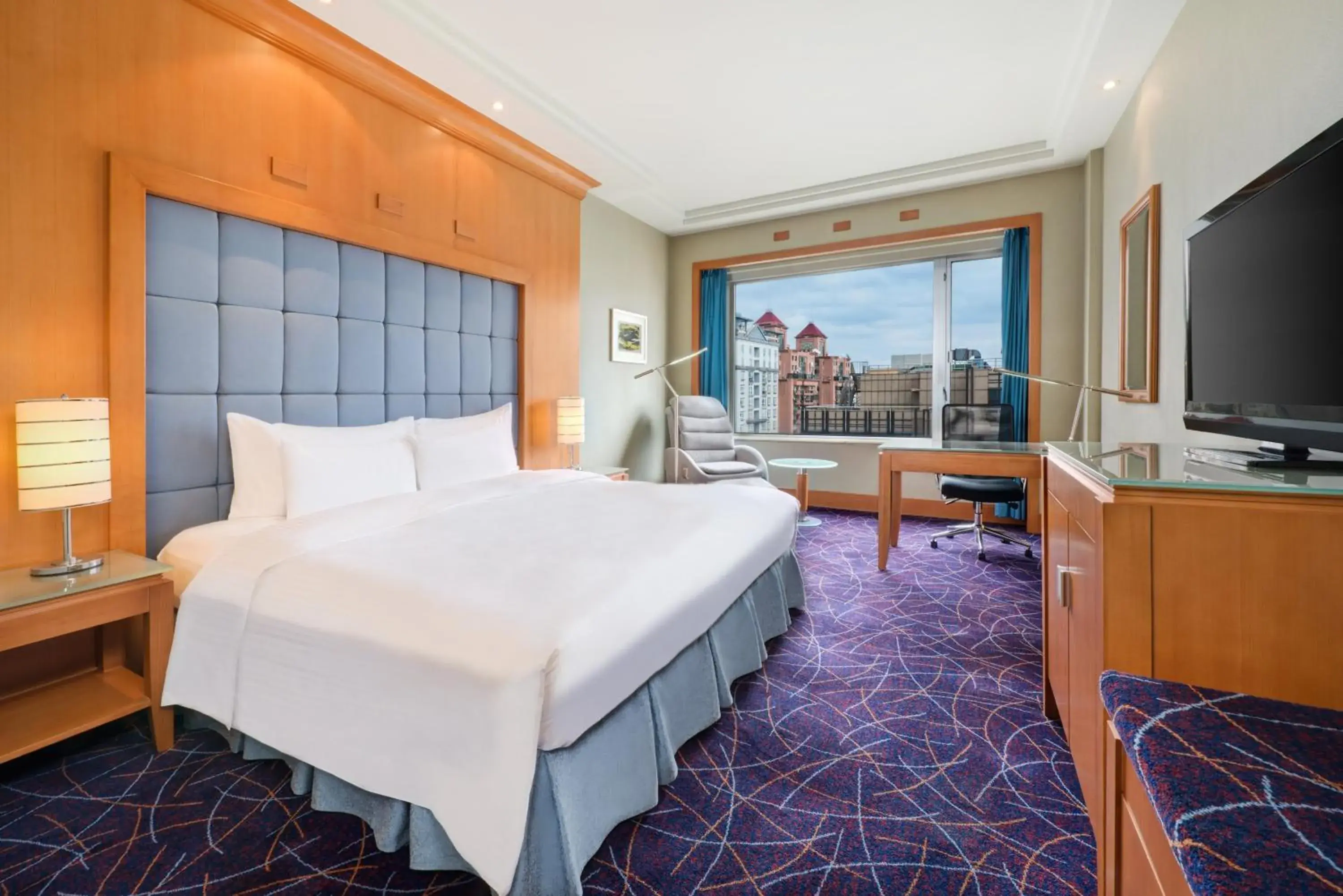 Photo of the whole room, Bed in Crowne Plaza Shanghai by IHG Photo of the whole room, Bed in Crowne Plaza Shanghai by IHG